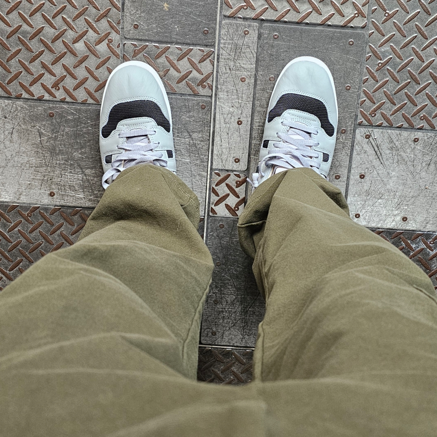 Nike Mac Attack QS SP Light Smoke Grey, Nike x Travis Scott Mac Attack SP Light Smoke Grey 착용 스타일 - 2