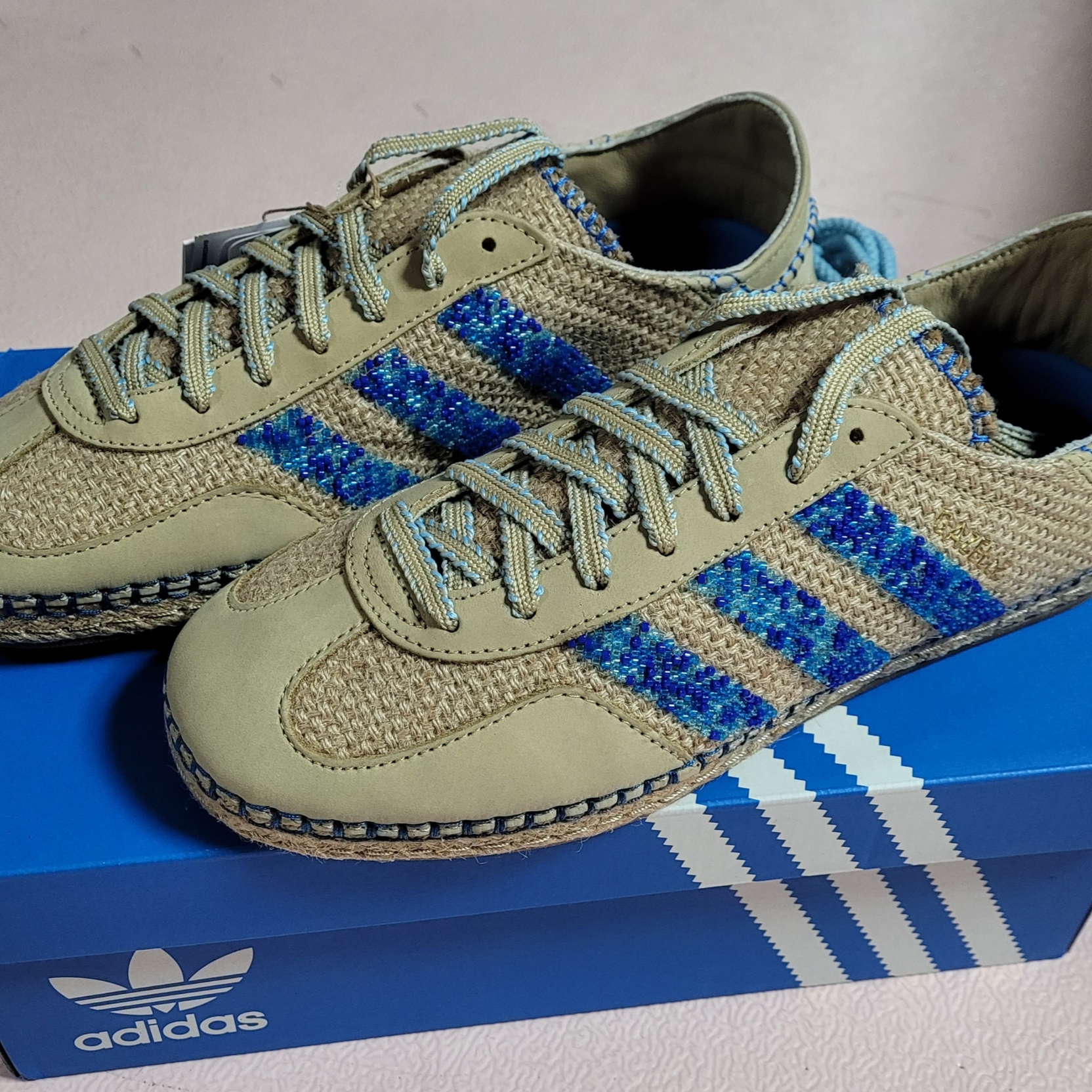 Adidas x Clot Gazelle Linen Khaki Light Blue 착용 스타일