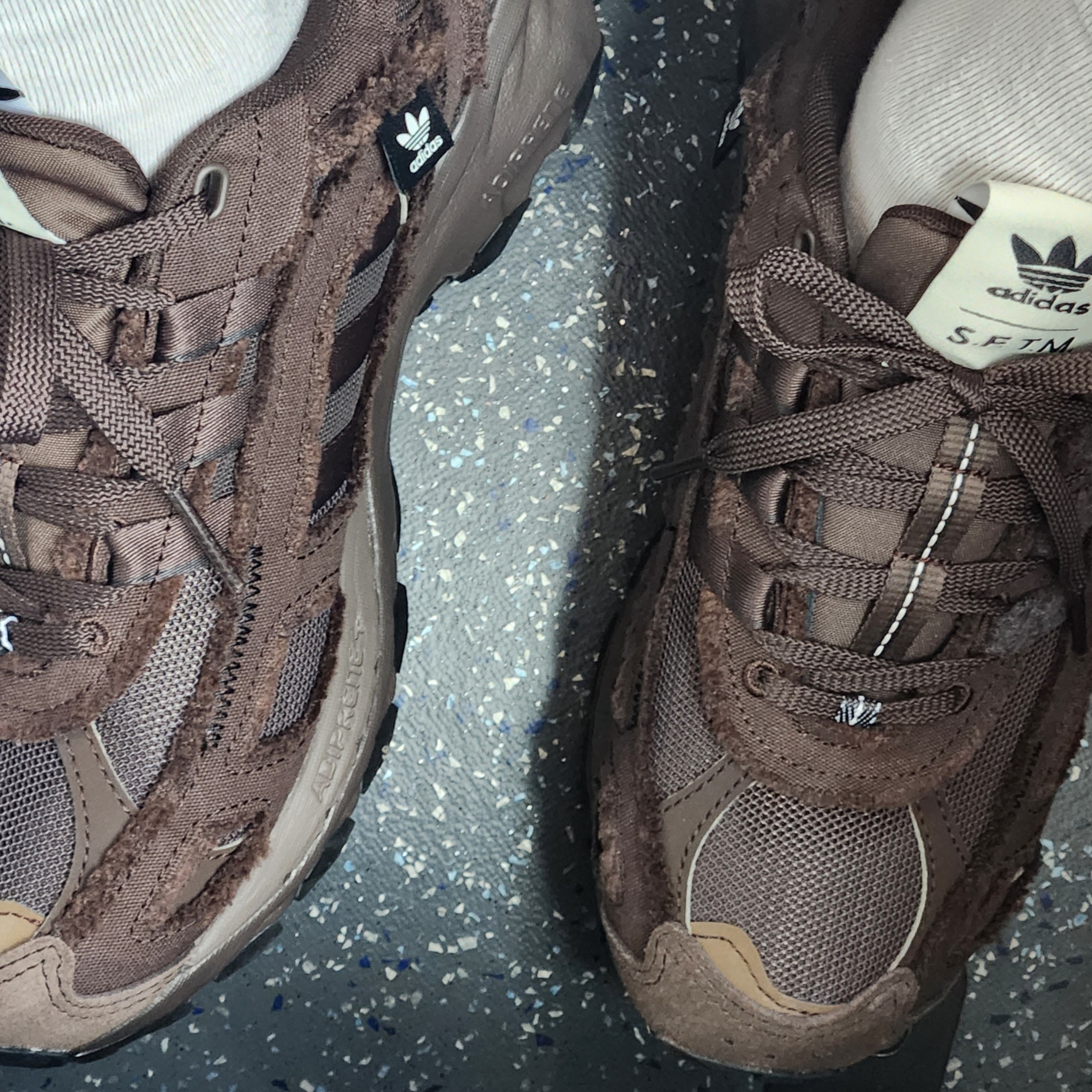 Adidas x Song for the Mute Shadowturf Dark Brown 착용 스타일 - 2
