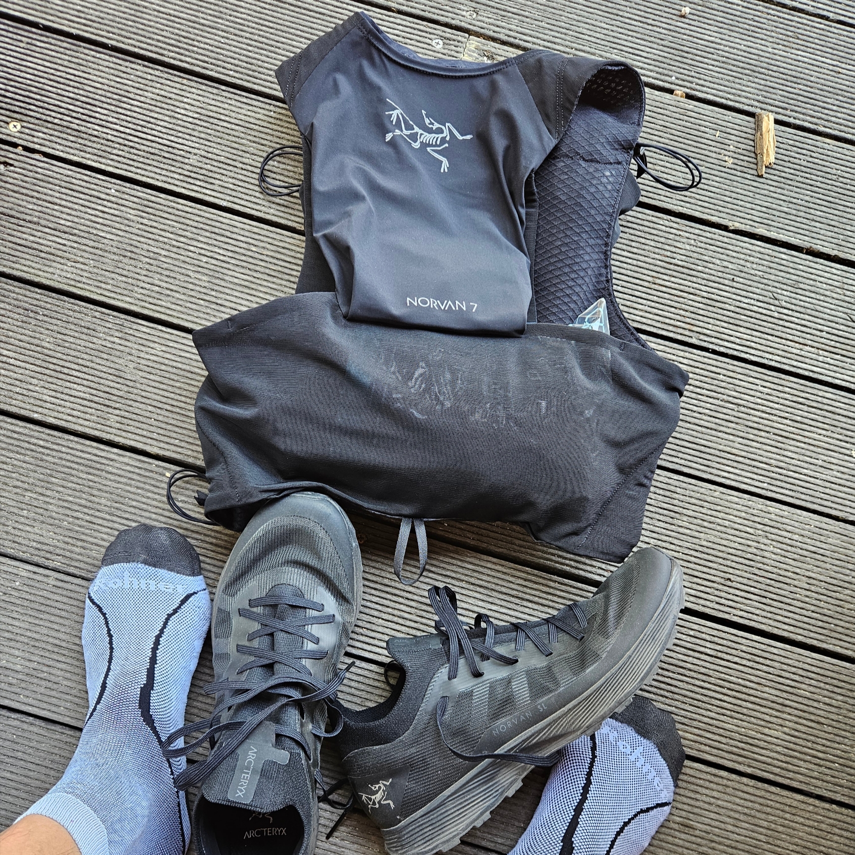Arc'teryx Norvan 7 Vest Black 착용 스타일