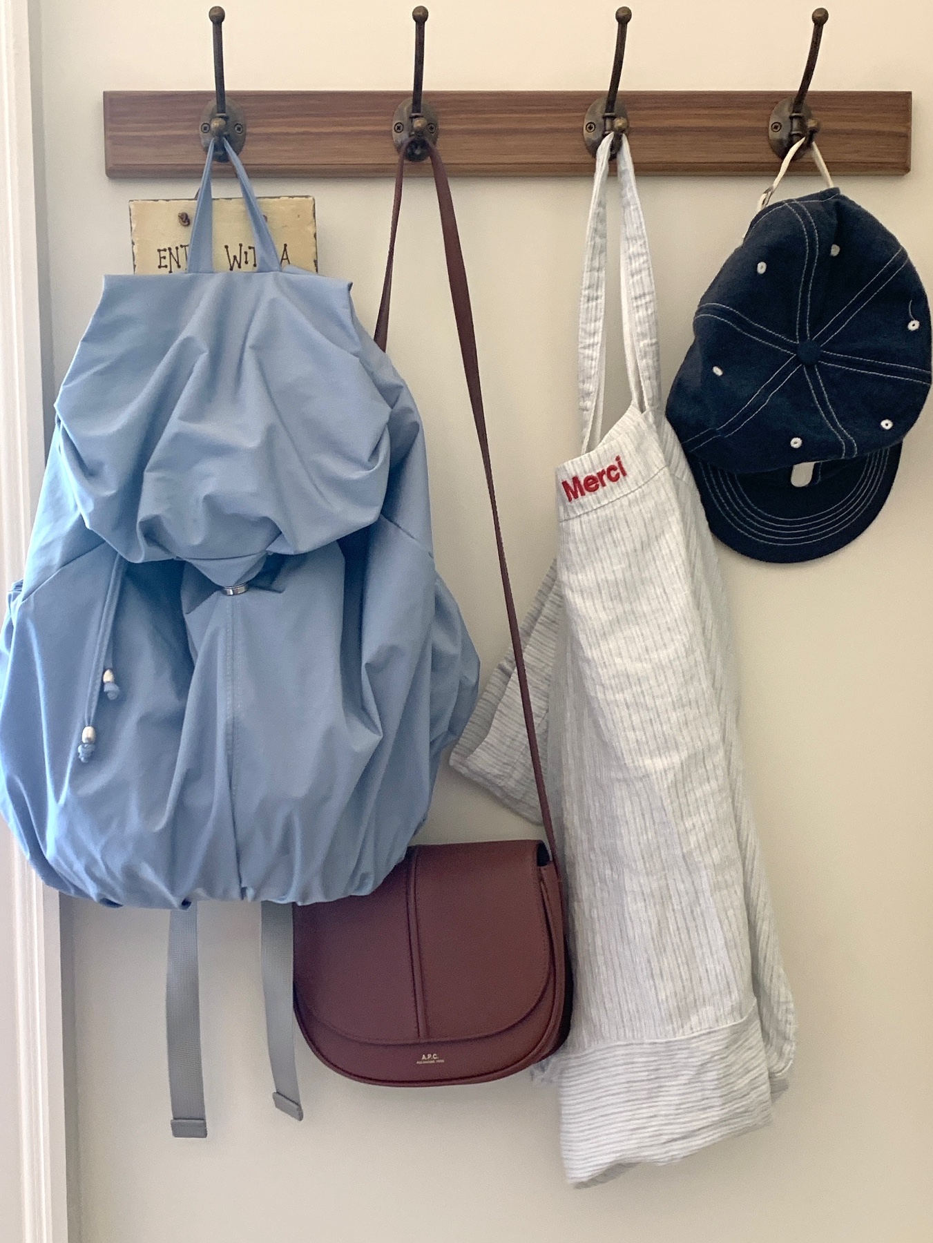 ACOC Blooming Backpack Ice Blue 착용 스타일 - 5