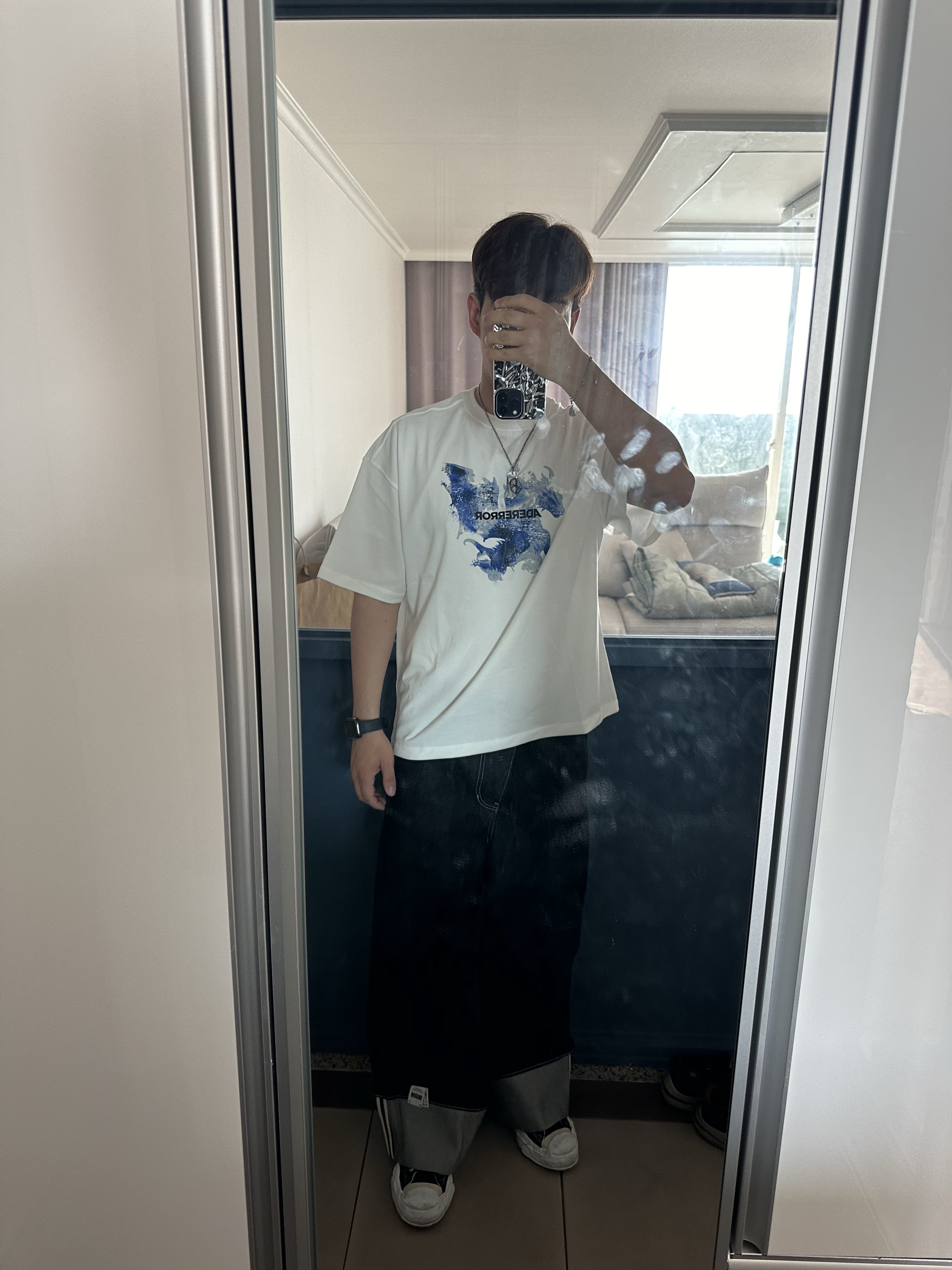 Ader Error Azure T-Shirt Off White, Maison Mihara Yasuhiro x Gara Hank OG Sole Canvas Layered Sneakers Black 착용 스타일