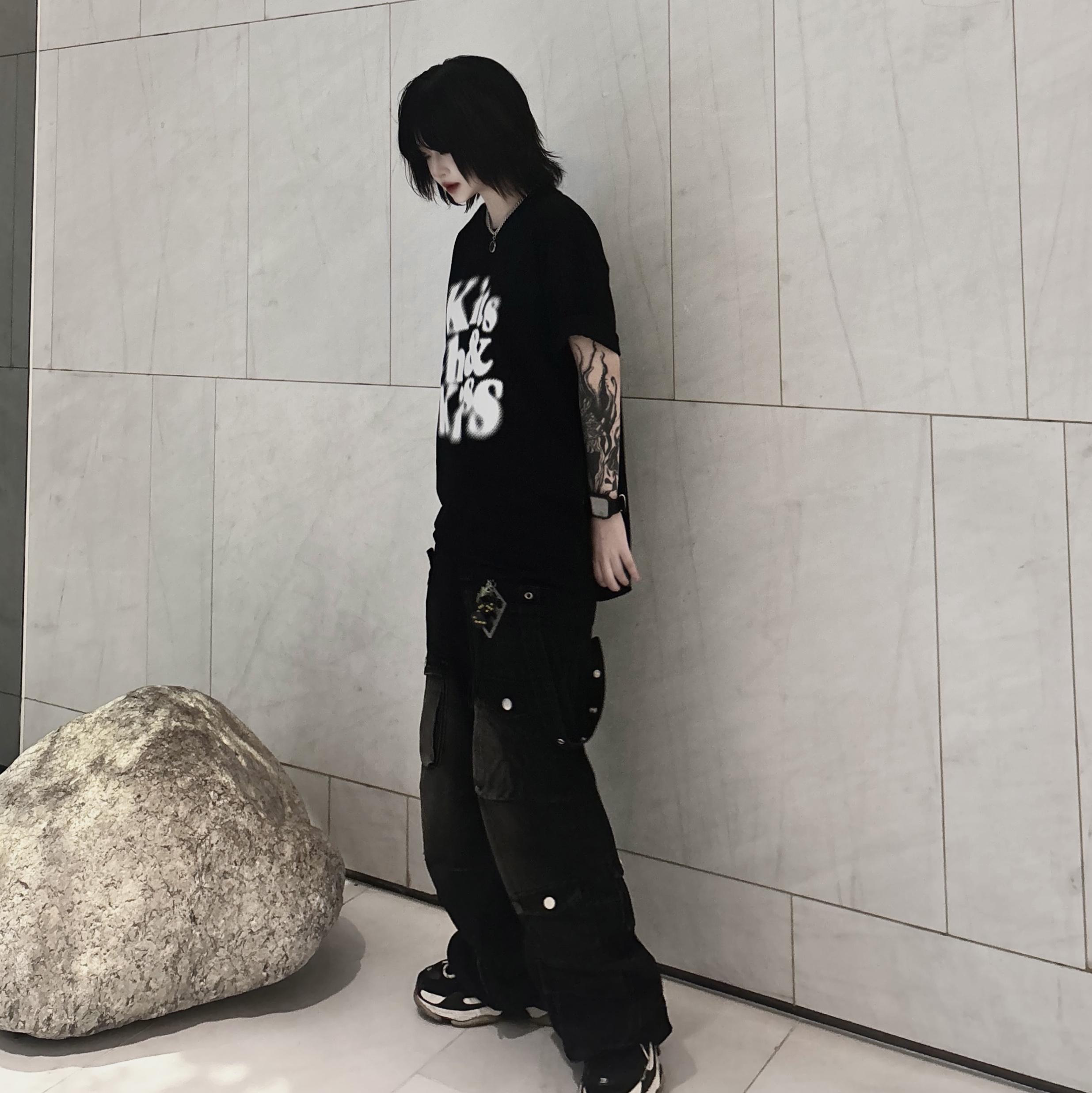 Balenciaga Triple S Sneakers Black 착용 스타일 - 3