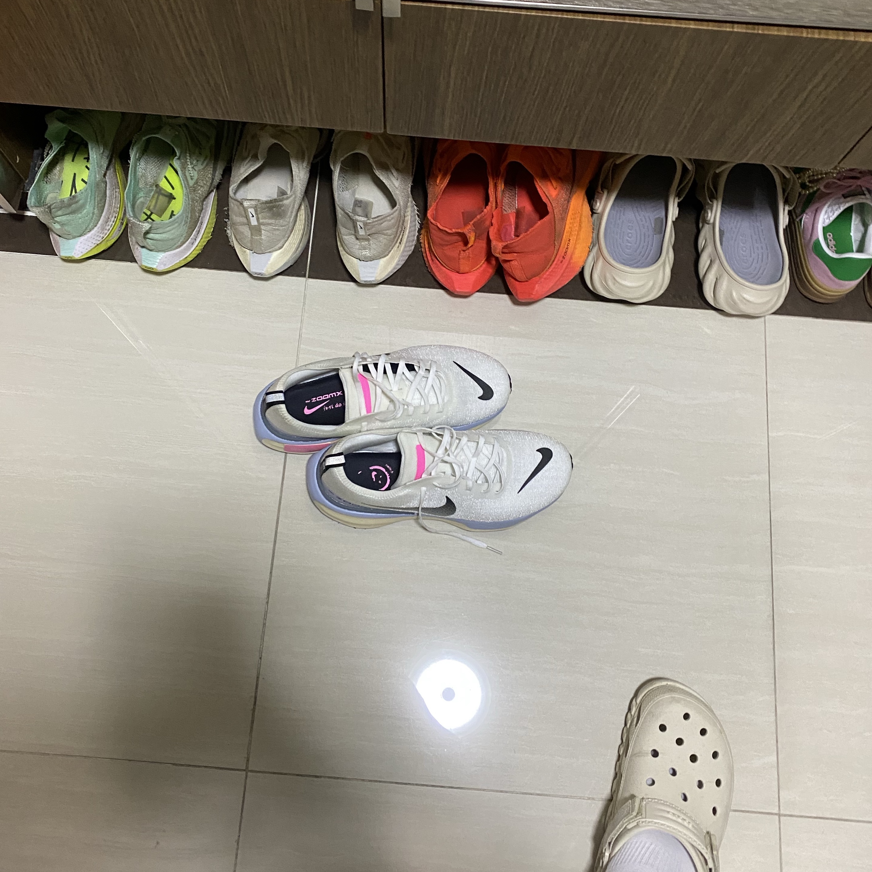 Nike ZoomX Invincible Run Flyknit 3 White Cobalt Bliss 착용 스타일 - 1