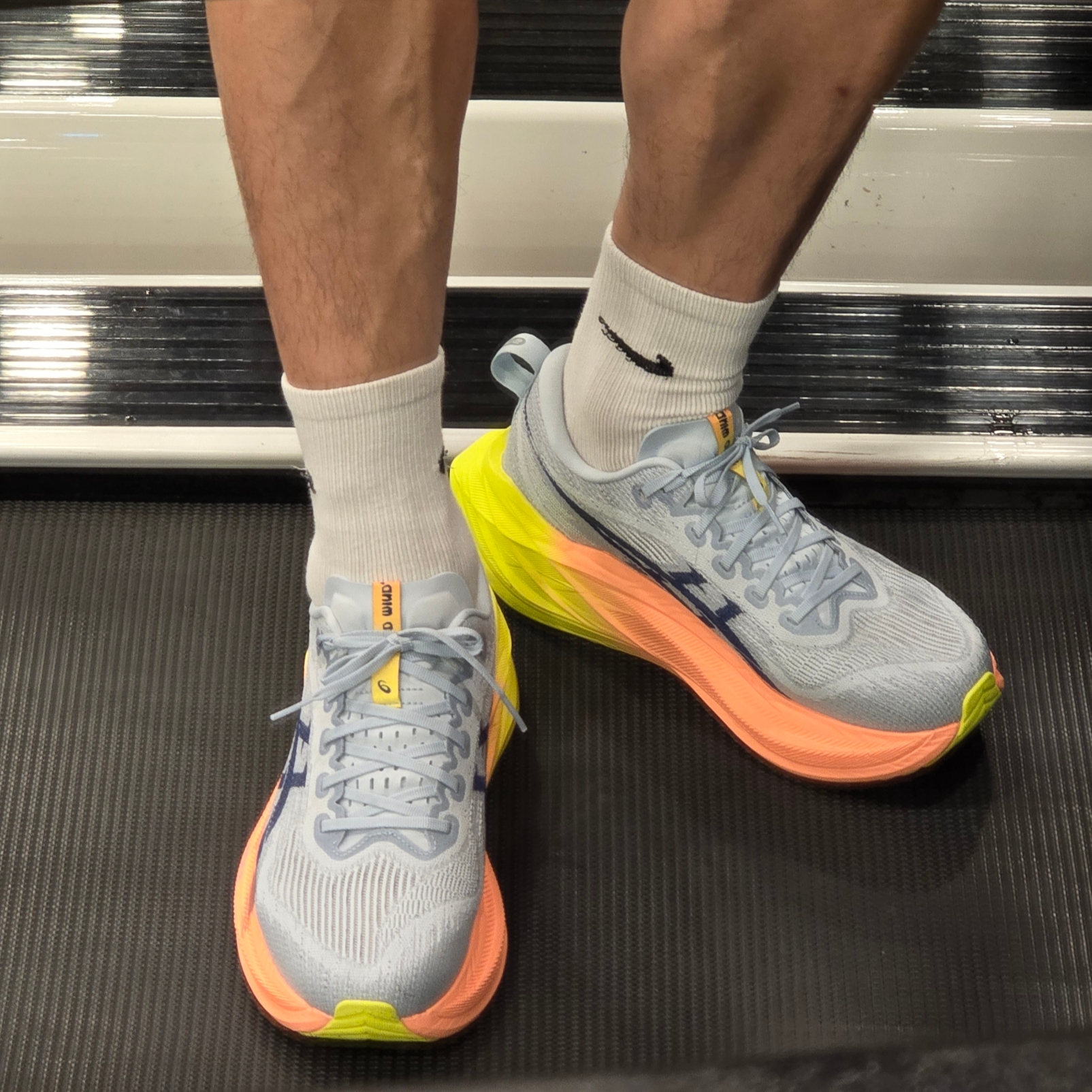 Asics Superblast 2 Paris Cool Grey Safety Yellow 착용 스타일 - 1