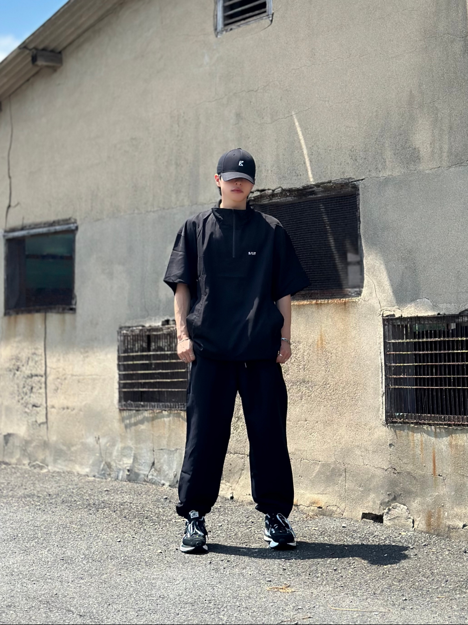 Nike x Sacai VaporWaffle Black White, Louis Vuitton Monogram Chain Bracelet Silver 착용 스타일 - 3
