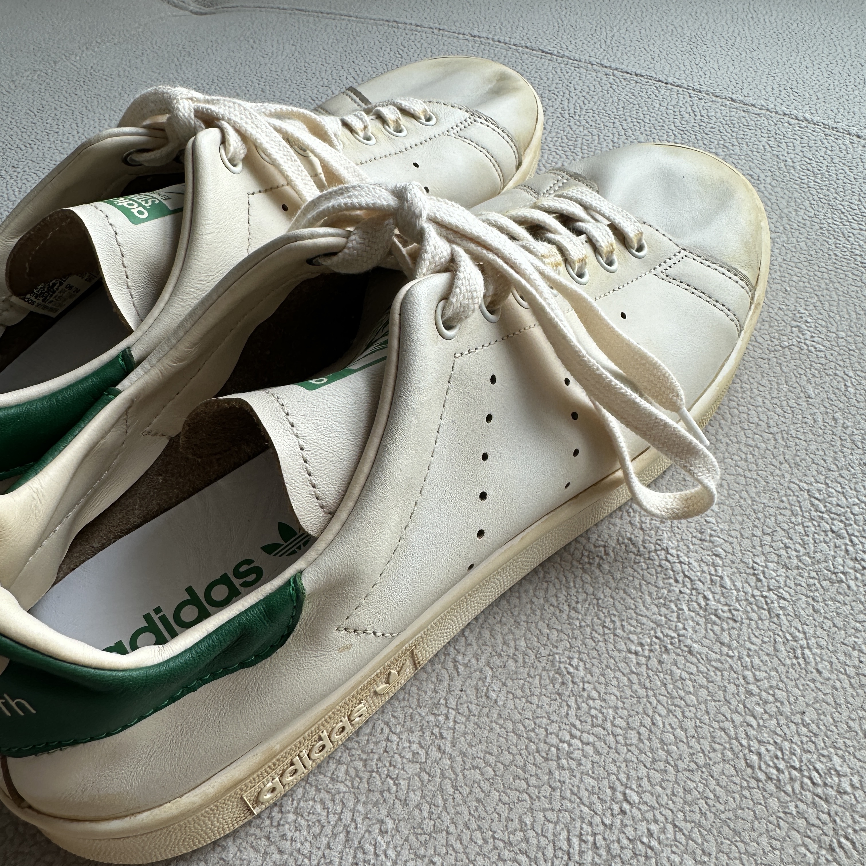Adidas Stan Smith Decon Cloud White Green 착용 스타일 - 3