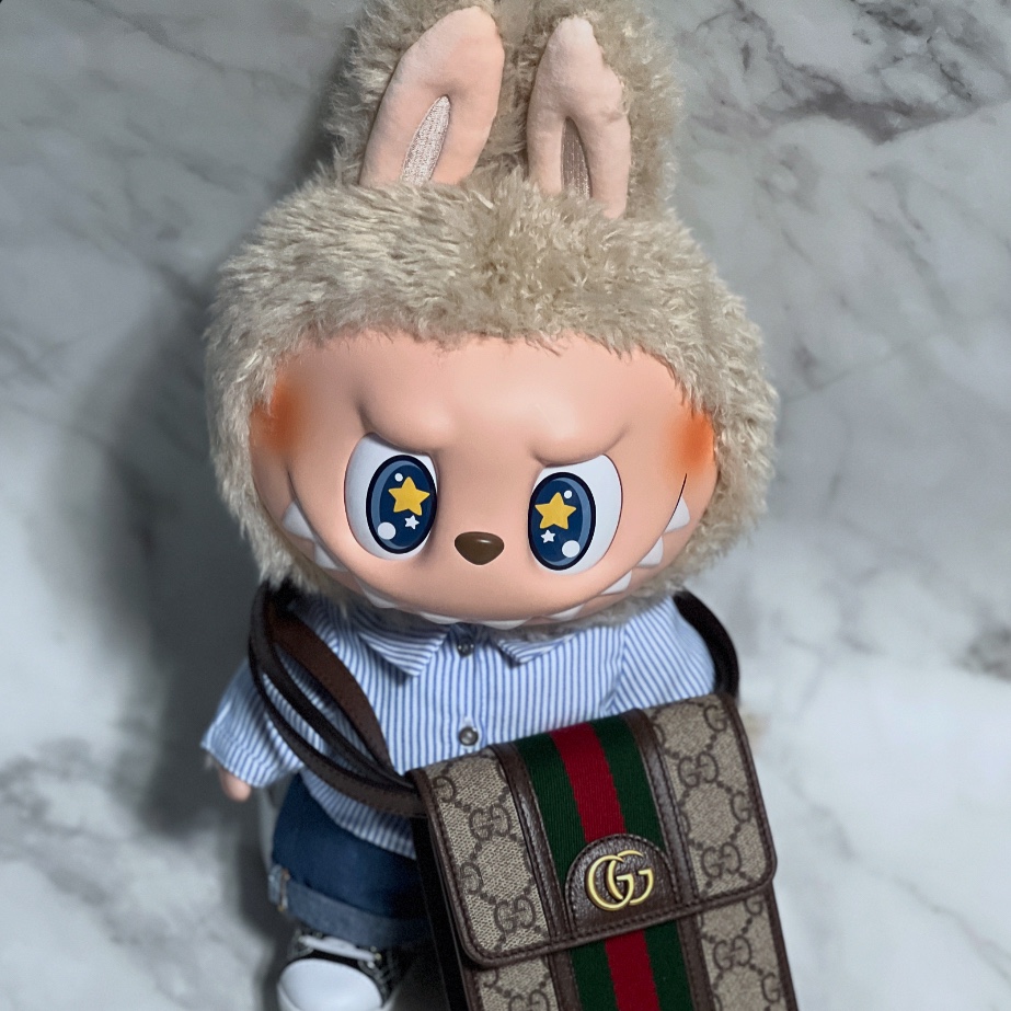 Pop Mart Labubu Flip with Me Doll, Gucci Ophidia GG Mini Bag Beige Ebony Brown 착용 스타일