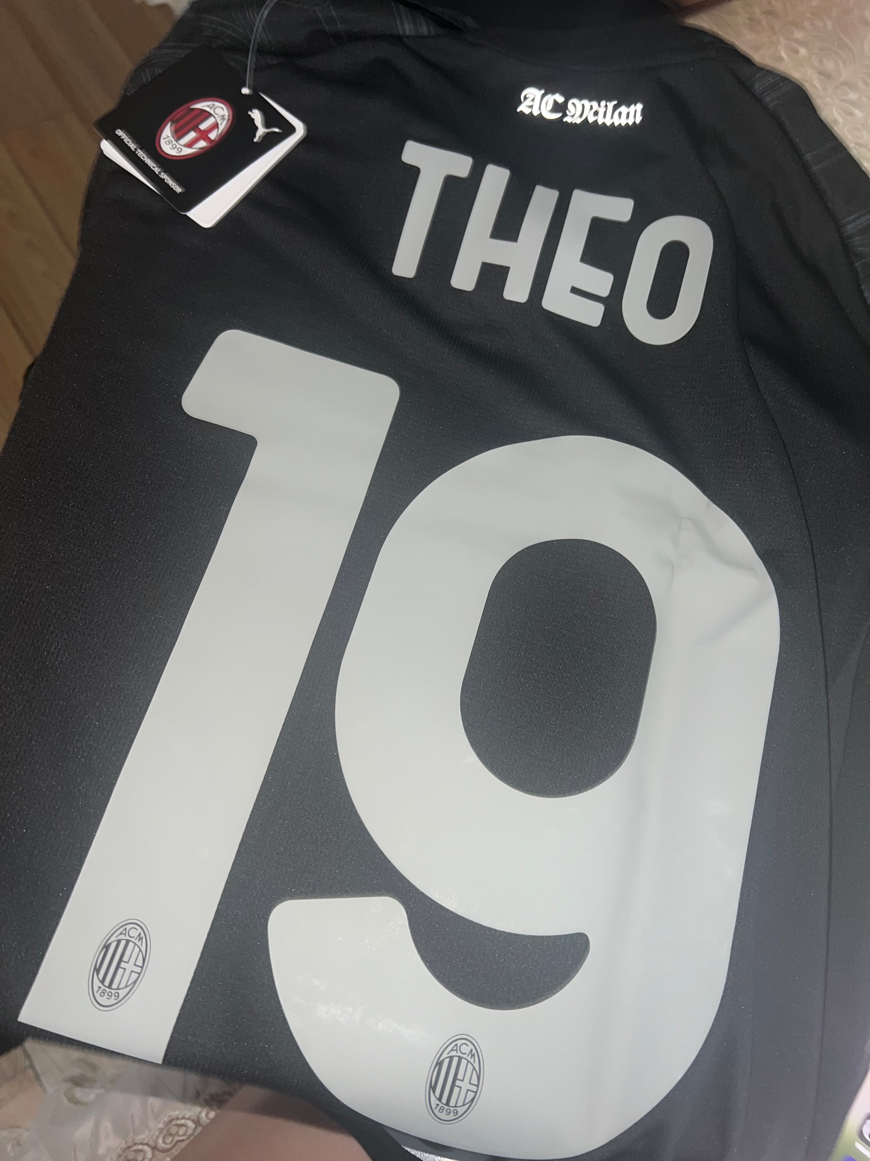 Puma x Pleasures AC Milan  2023/24 4th Jersey Replica Puma Black Asphalt (Non Marking Ver.) 착용 스타일 - 2