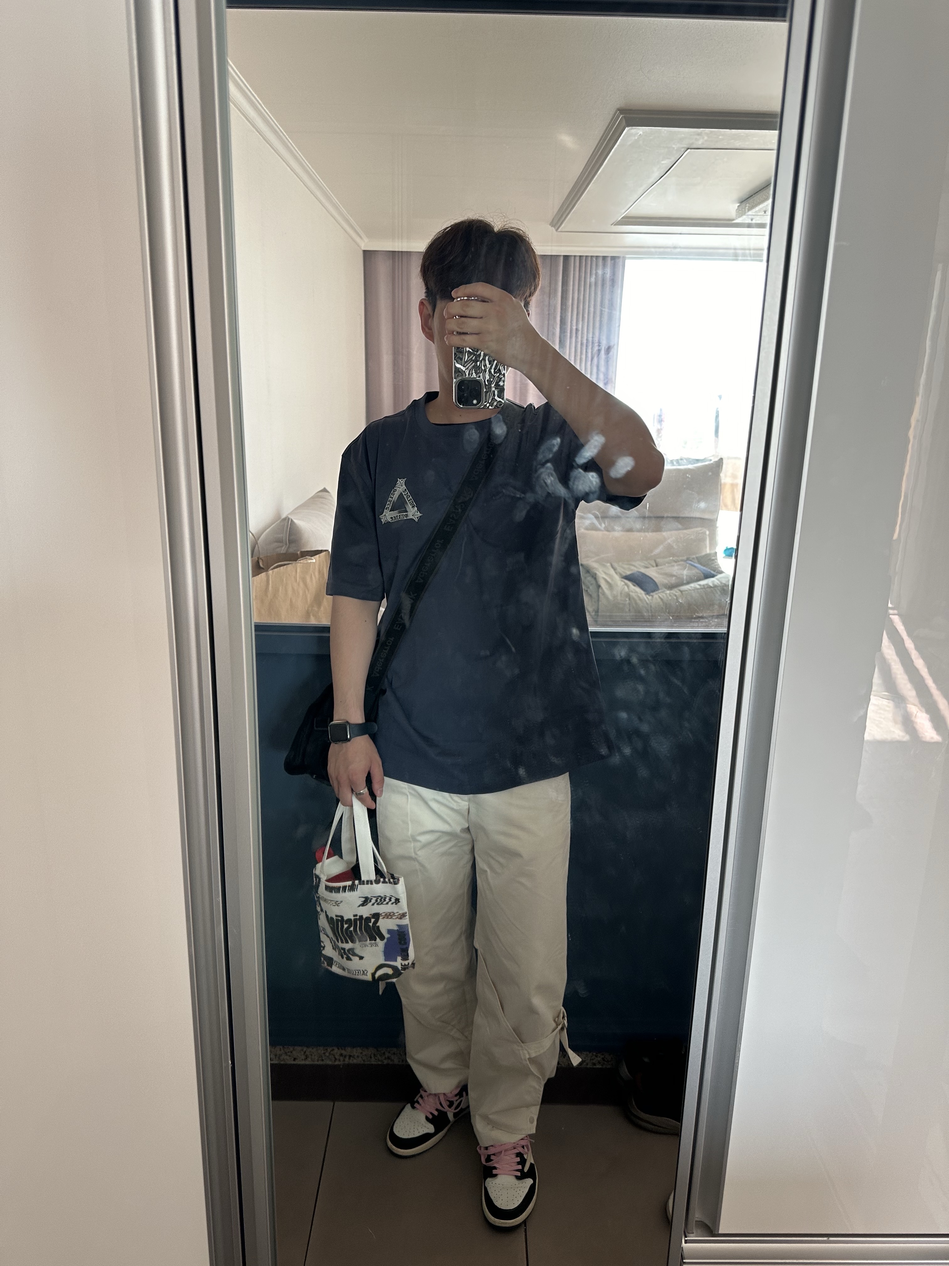 Palace Tri-OG T-Shirt Navy - 24SS, Jordan 1 x Travis Scott x Fragment Retro Low OG SP Military Blue 착용 스타일