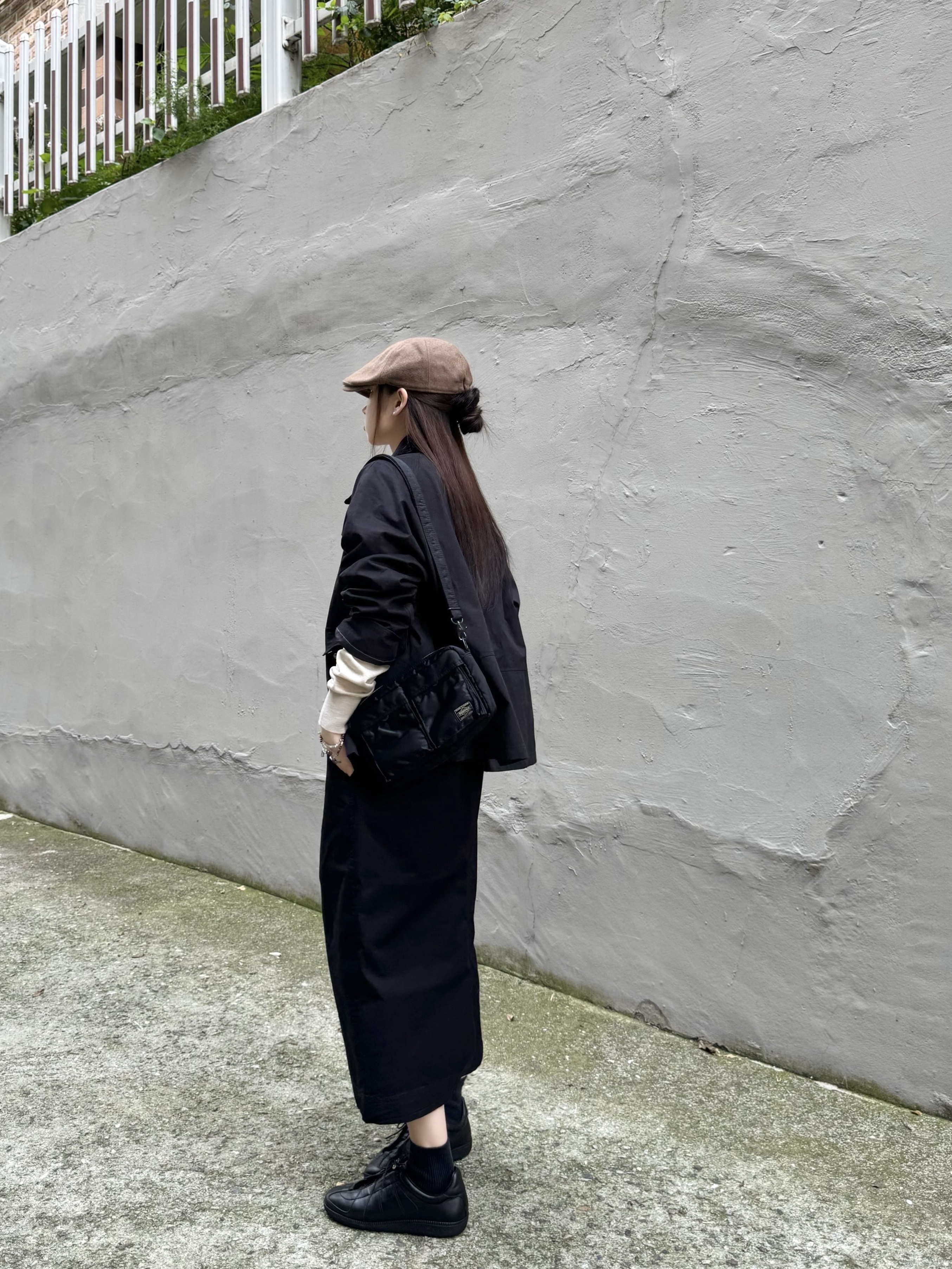 Porter Tanker Shoulder Bag Black 착용 스타일 - 3