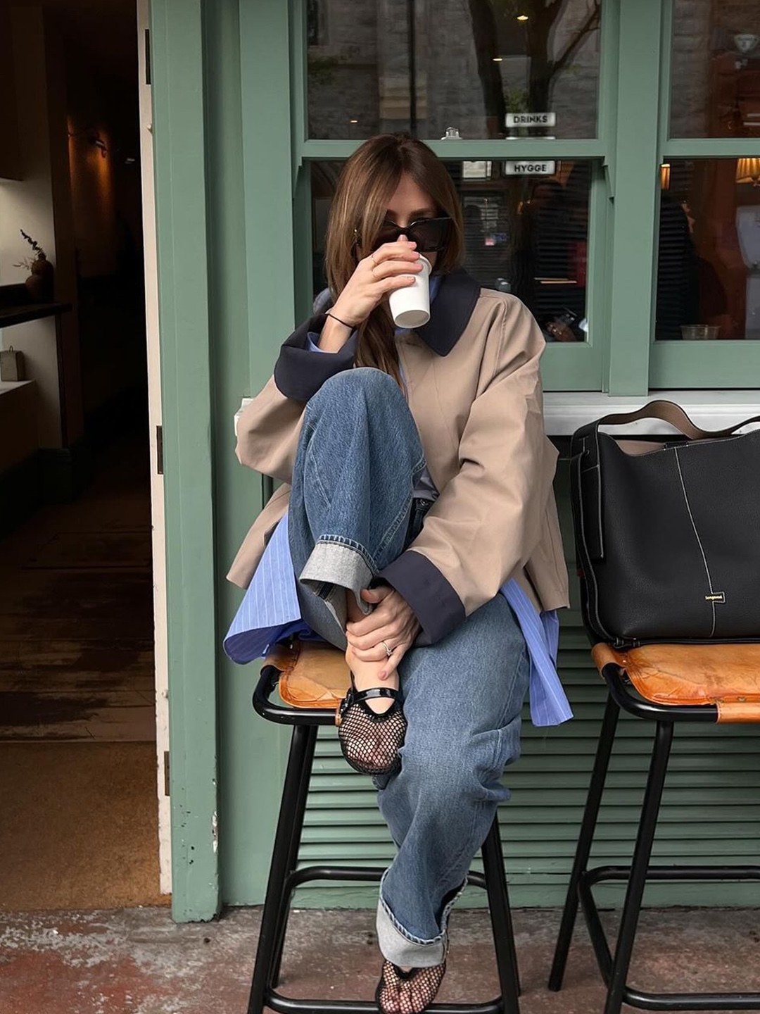 (W) Charles & Keith Curved Platform Mary Janes Chalk, (W) Sandy Liang Mary Jane Mesh Black 착용 스타일 - 3