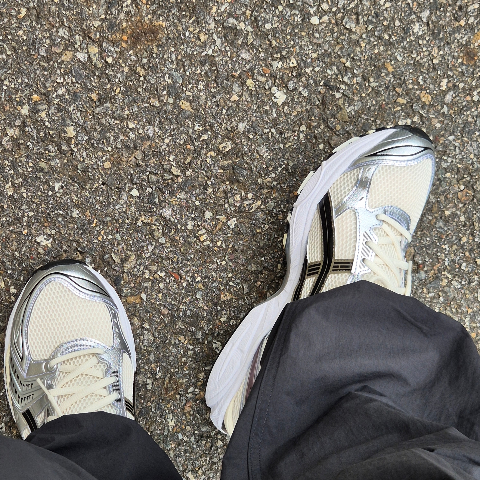 Asics Gel-Kayano 14 Cream Black 착용 스타일