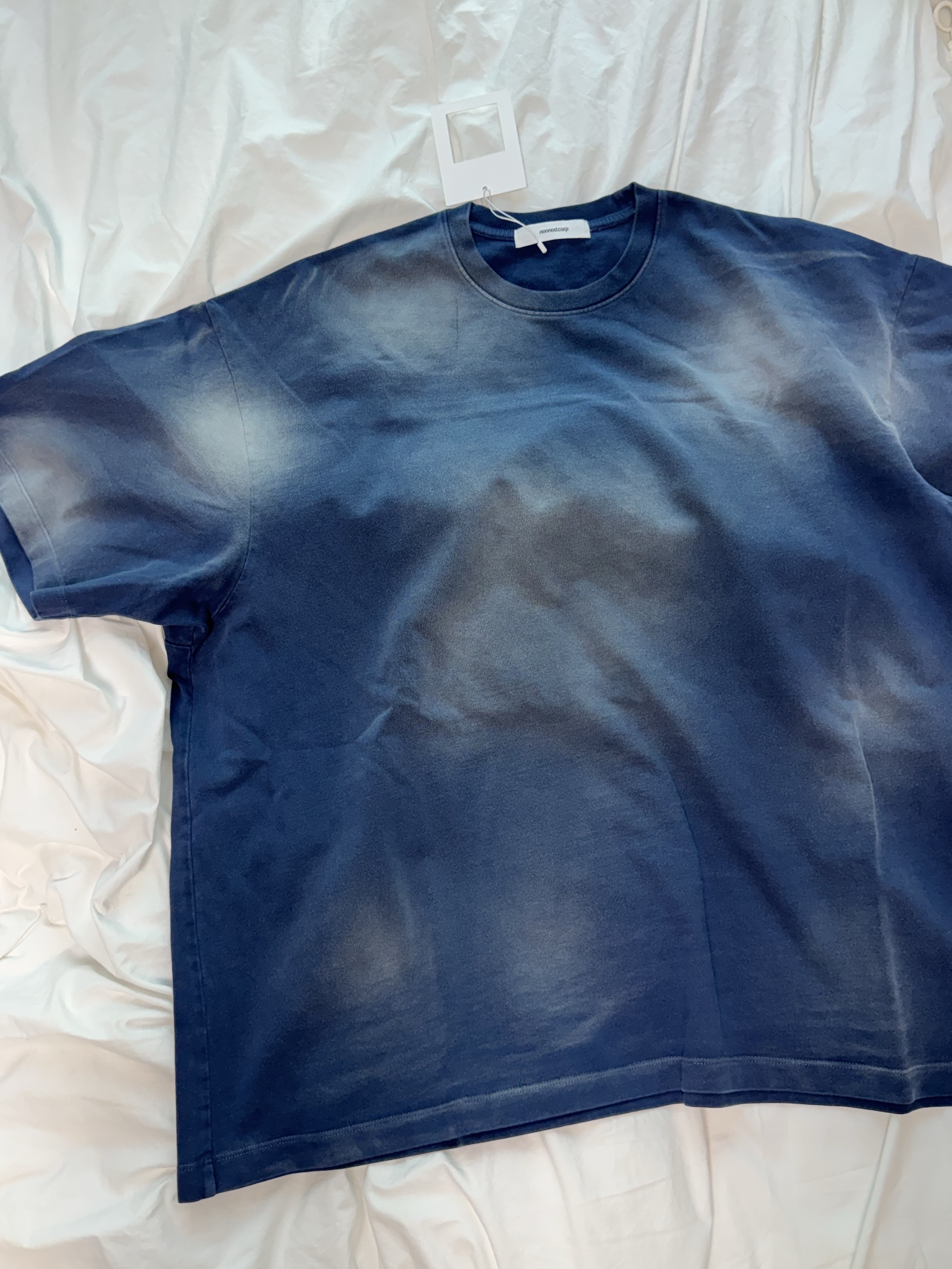 Nonnod Back Detail T-shirt Washed Navy 착용 스타일 - 2