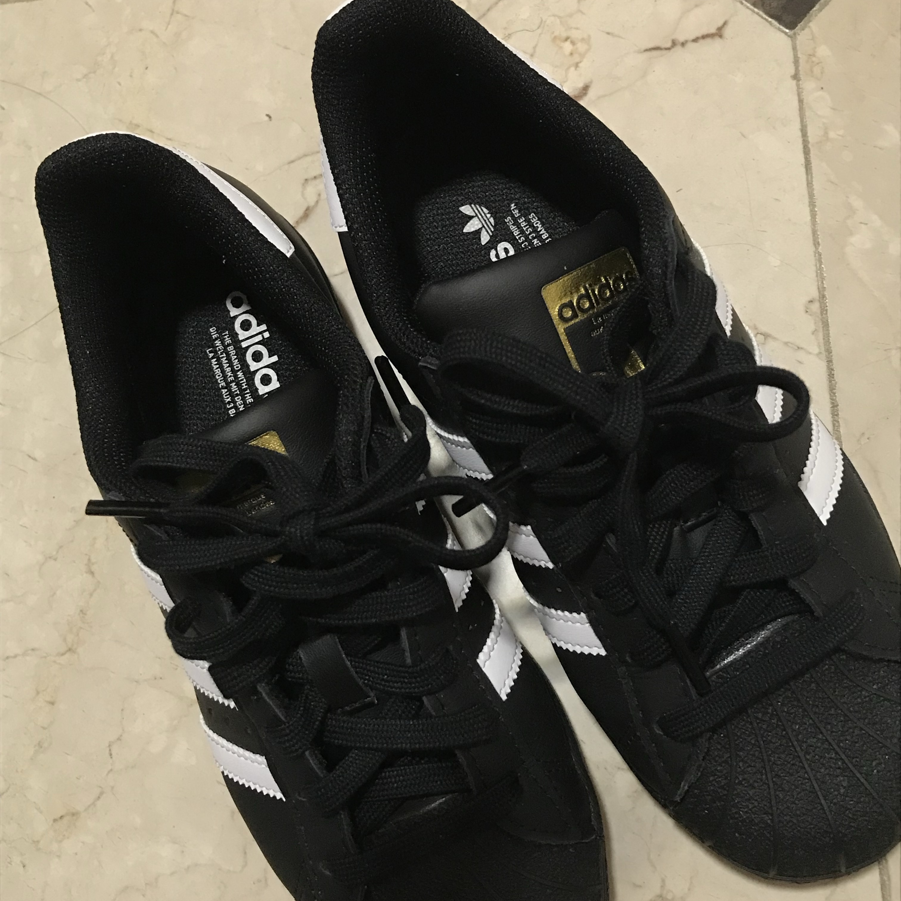 (J) Adidas Superstar Black White 착용 스타일