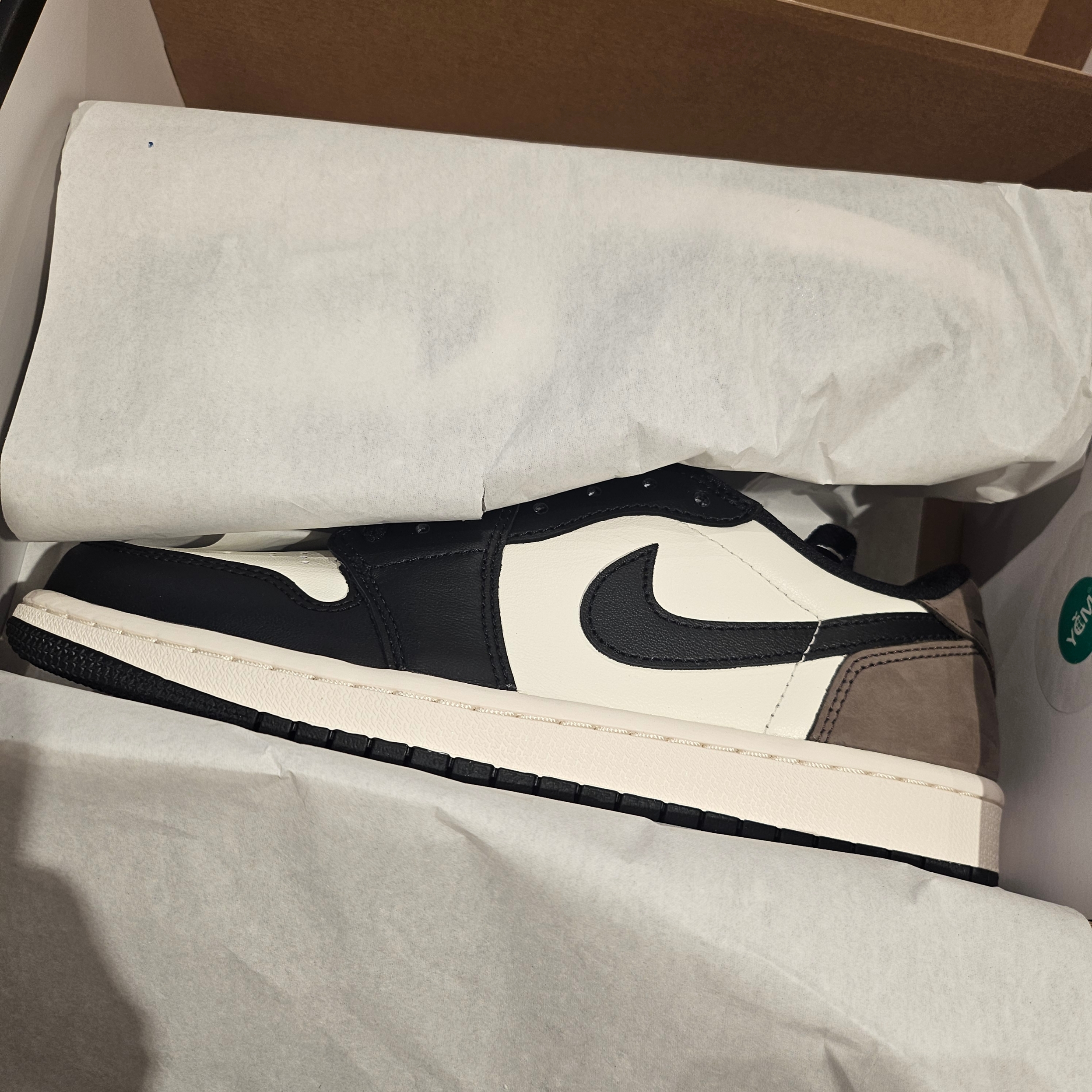 Jordan 1 Retro Low OG Mocha 착용 스타일 - 3