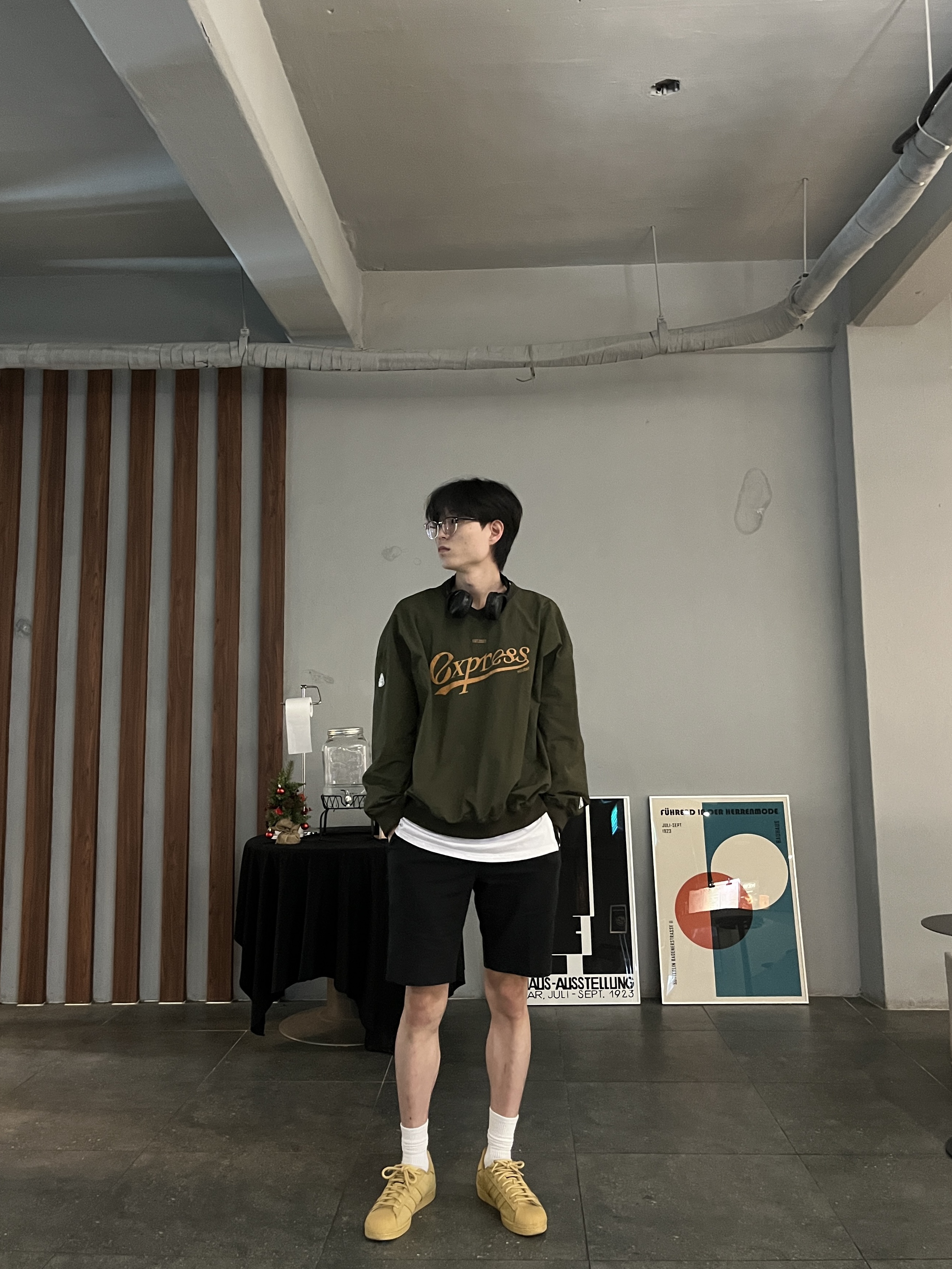 Adidas Superstar Golden Beige 착용 스타일 - 2