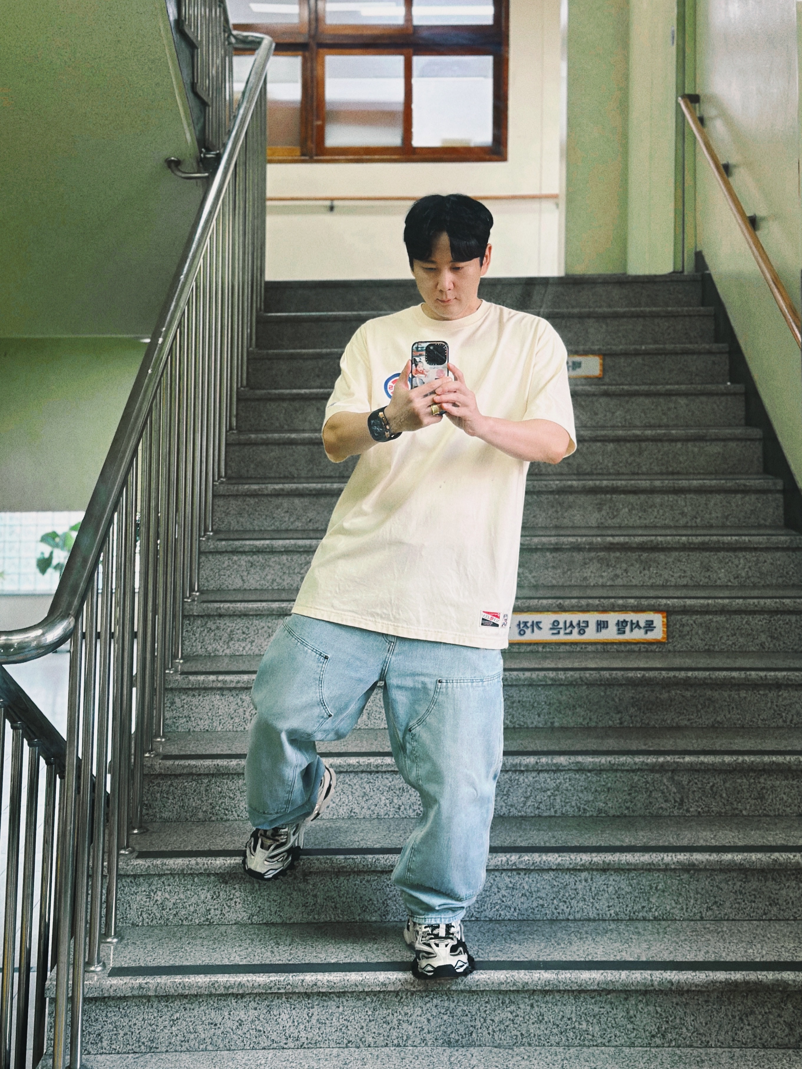 Supreme Hanes Boxer Briefs White (4 Pack), Supreme Repeat Leather Belt Black 착용 스타일