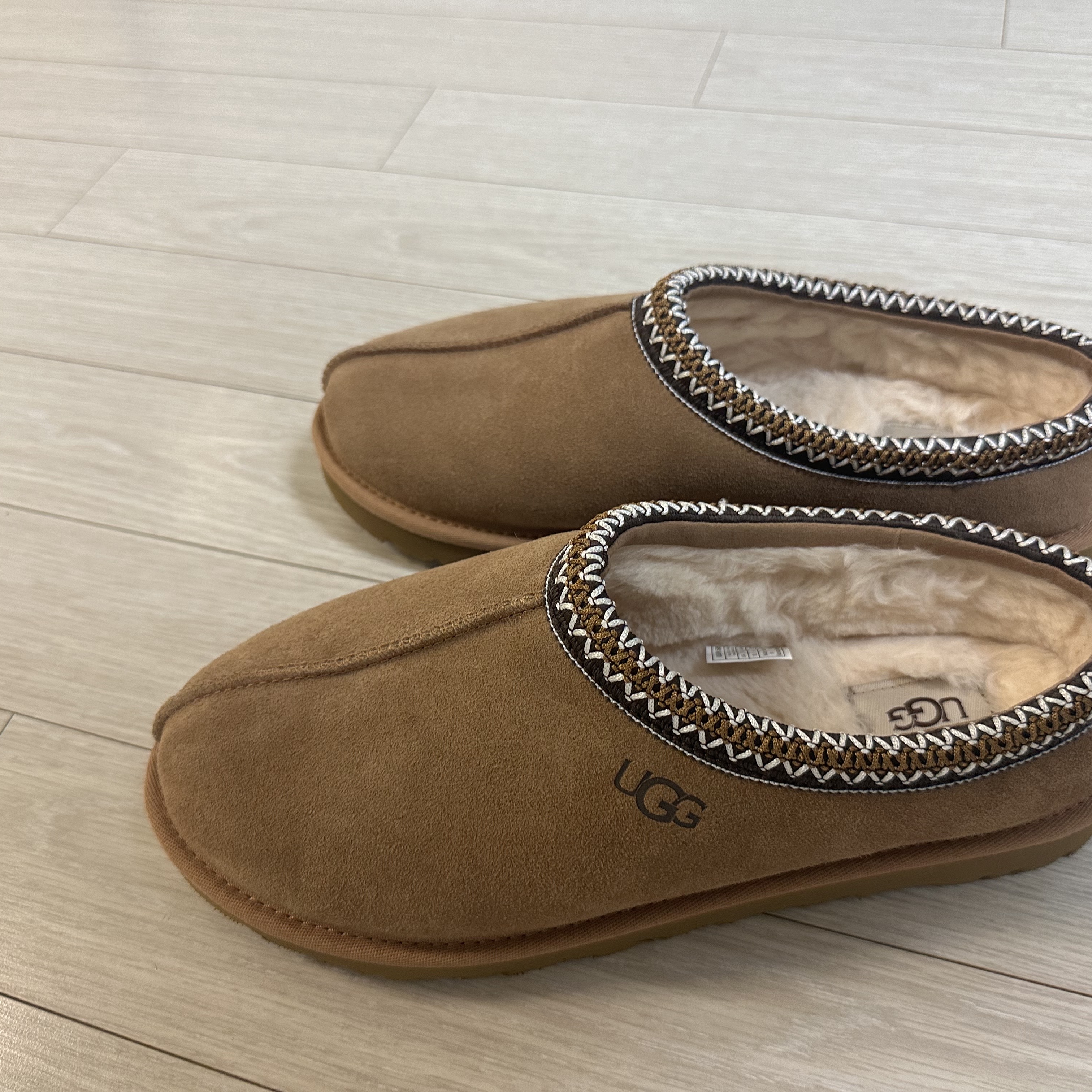 UGG Tasman Slipper Chestnut 착용 스타일 - 4