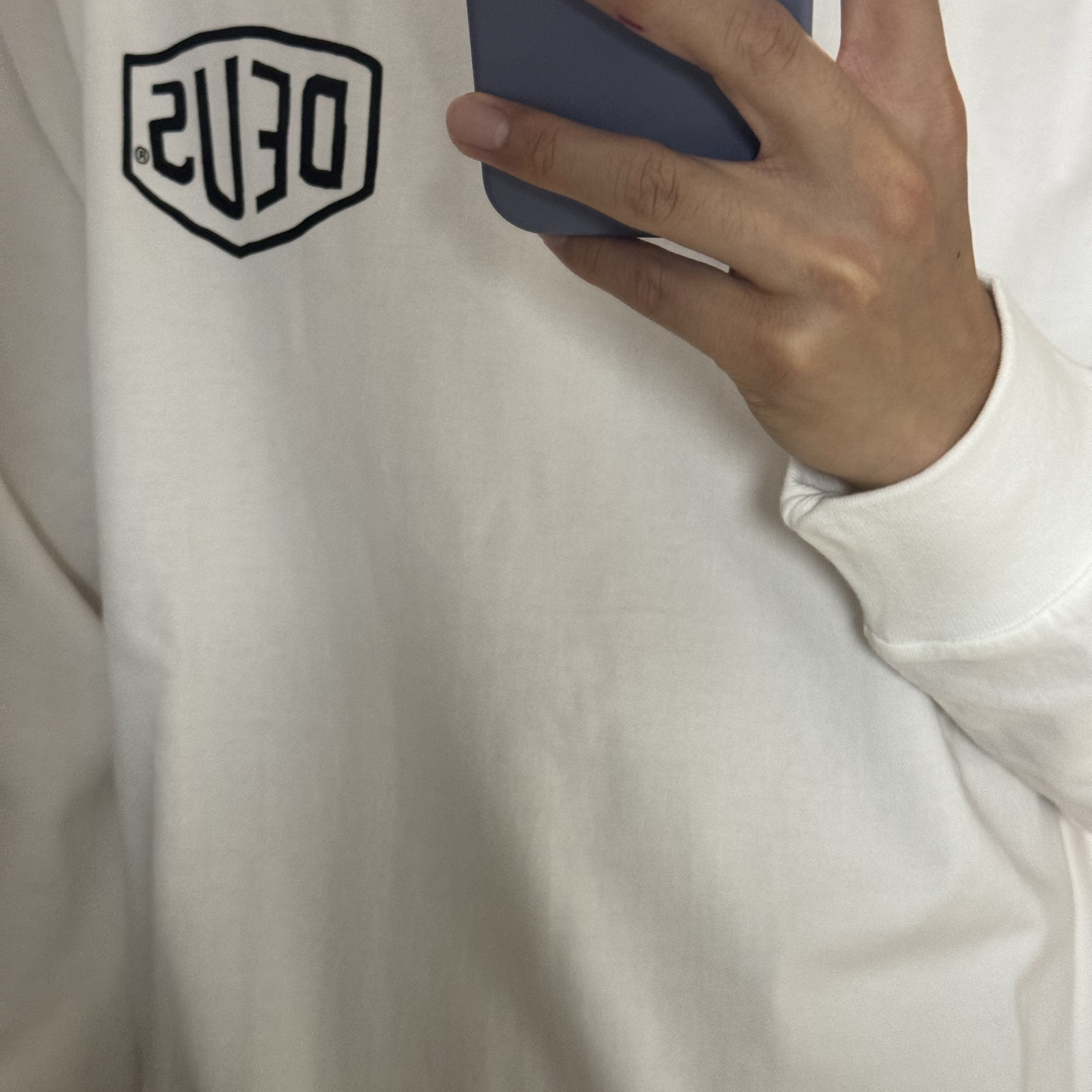 Deus Ex Machina Seoul College Long Sleeve T-Shirt White 착용 스타일