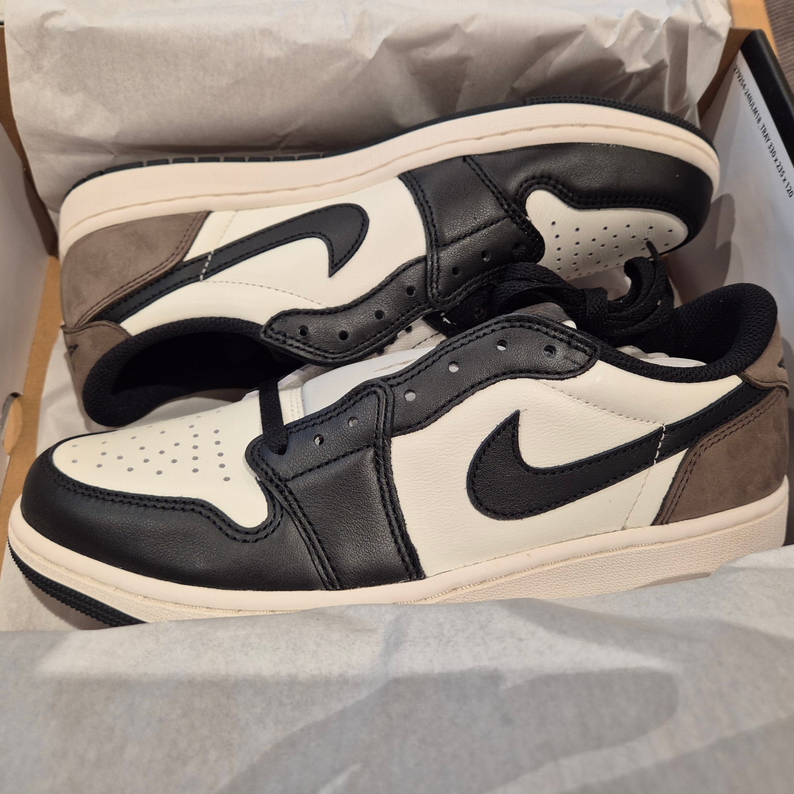 Jordan 1 Retro Low OG Mocha 착용 스타일 - 2