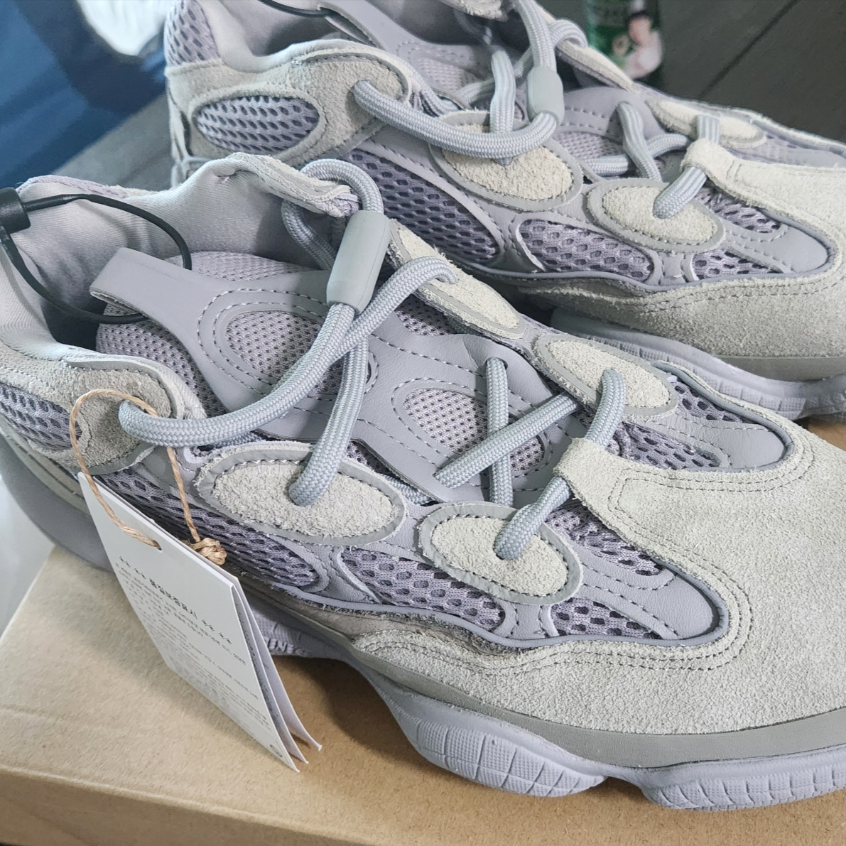 Adidas Yeezy 500 Stone Salt 착용 스타일 - 1