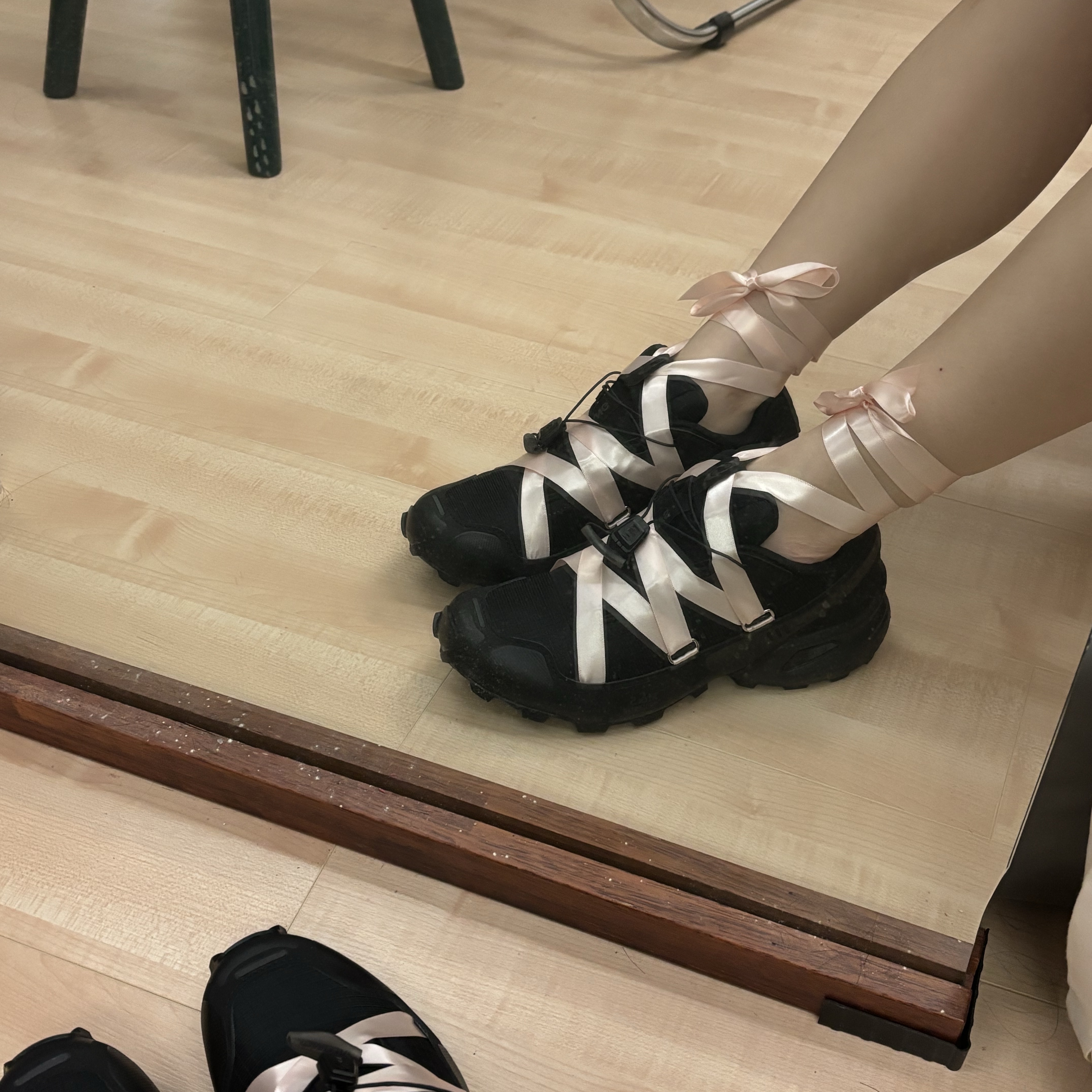 Salomon x Sandy Liang Speedcross 3 Ribbon 착용 스타일