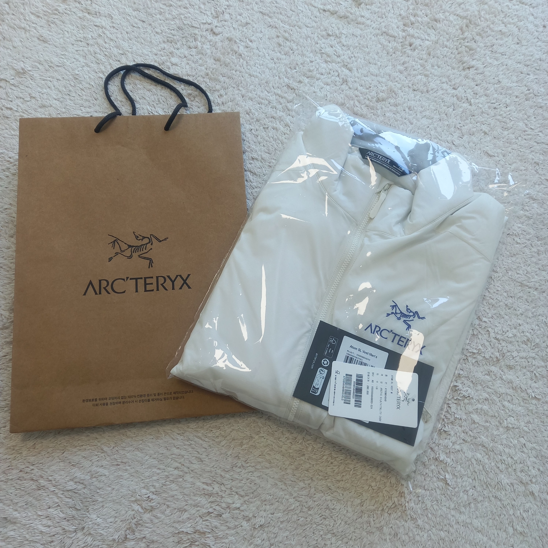 Arc'teryx Atom SL Vest Black 착용 스타일 - 1