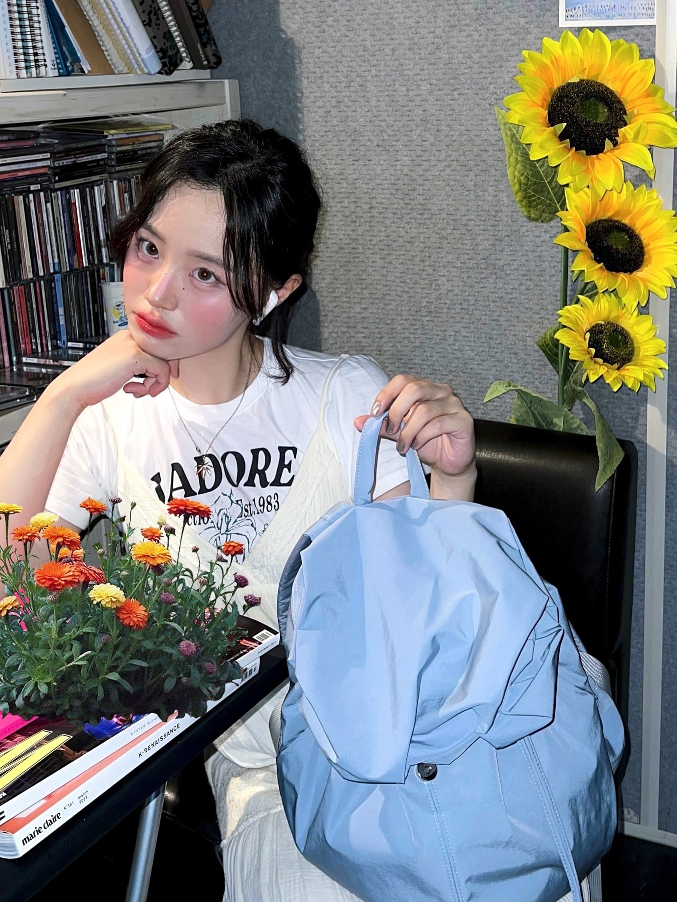 ACOC Blooming Backpack Ice Blue 착용 스타일 - 1