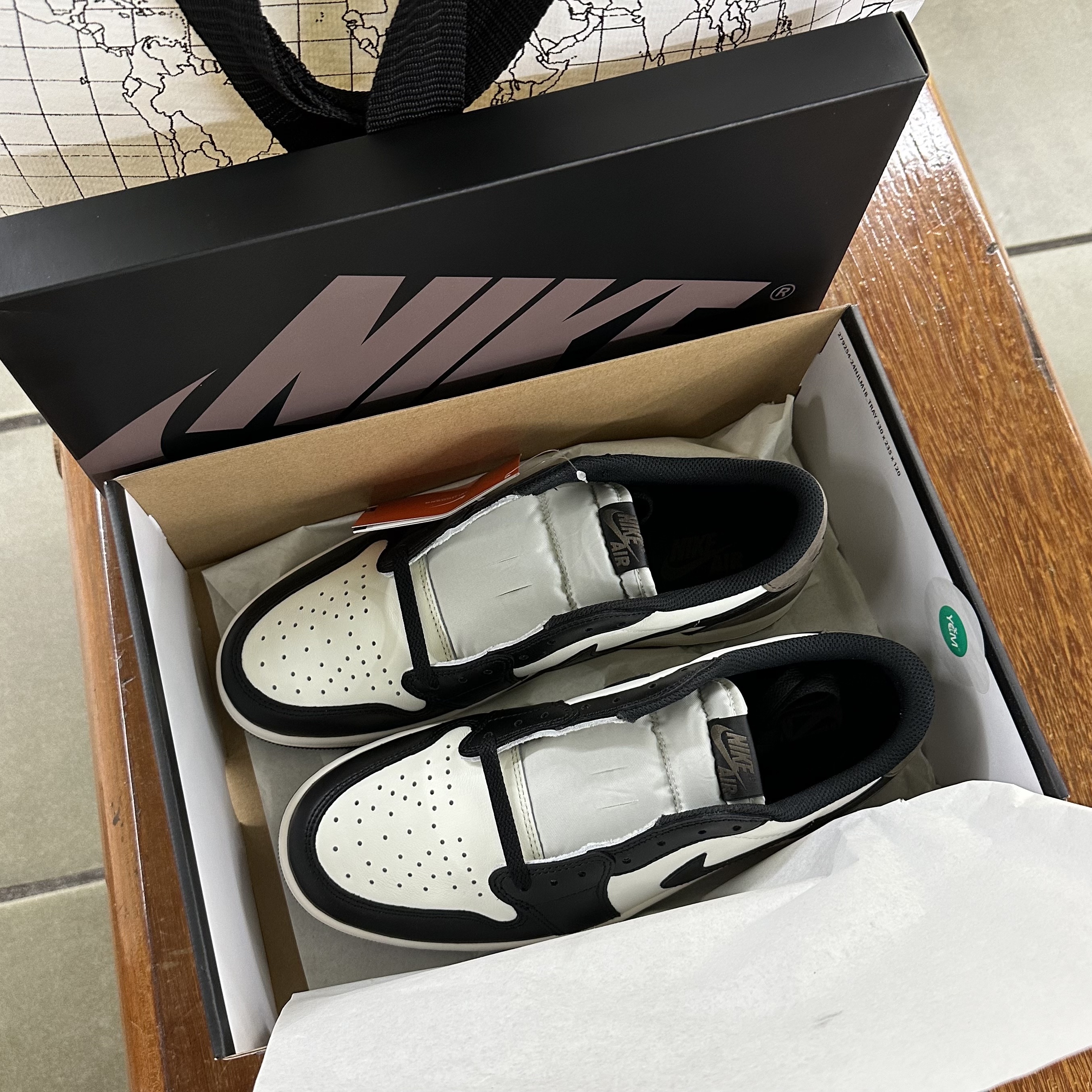 Jordan 1 Retro Low OG Mocha 착용 스타일 - 2