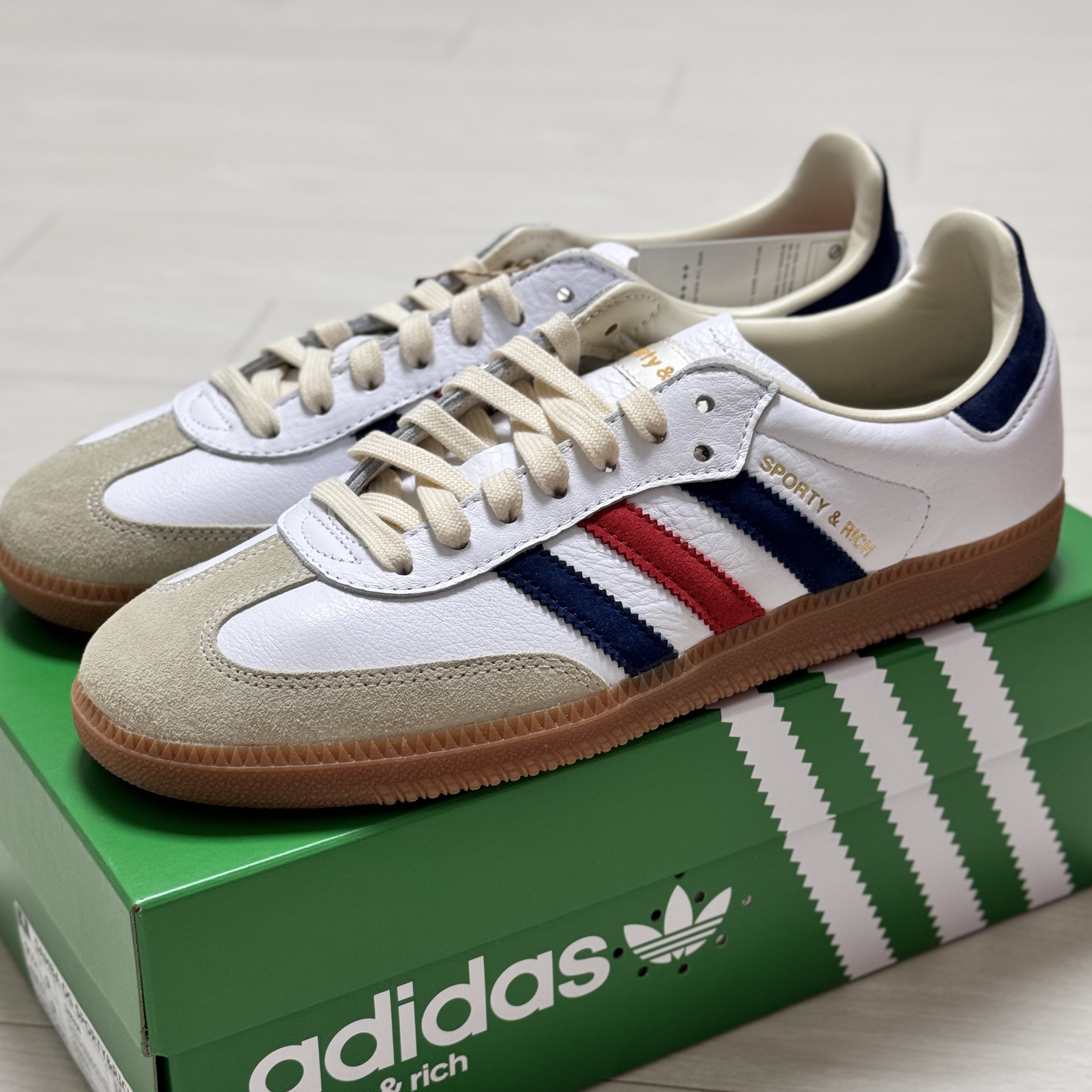 Adidas x Sporty & Rich Samba OG Cloud White Night Indigo 착용 스타일 - 1