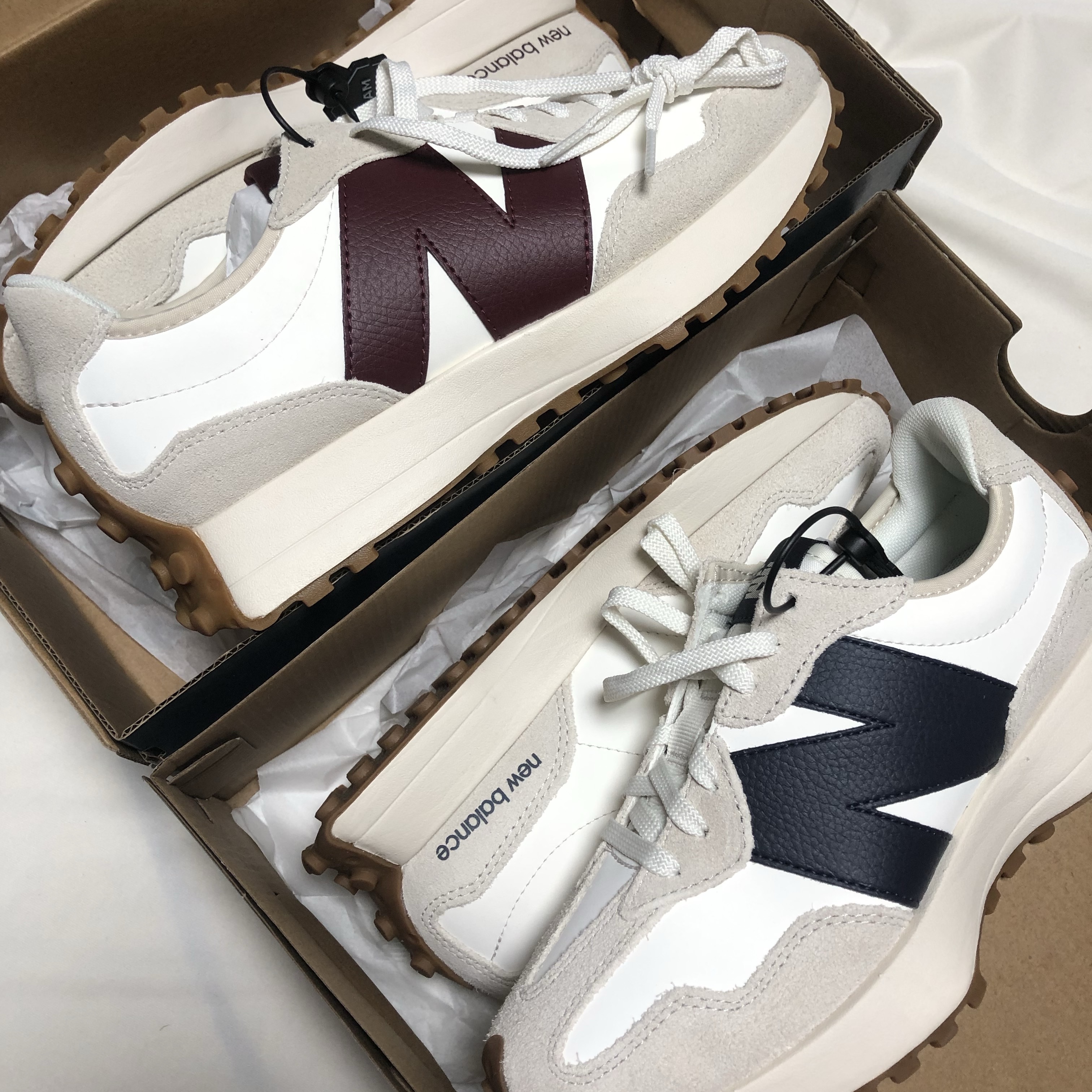 (W) New Balance 327 Burgundy, (W) New Balance 327 Beige Gum 착용 스타일 - 2