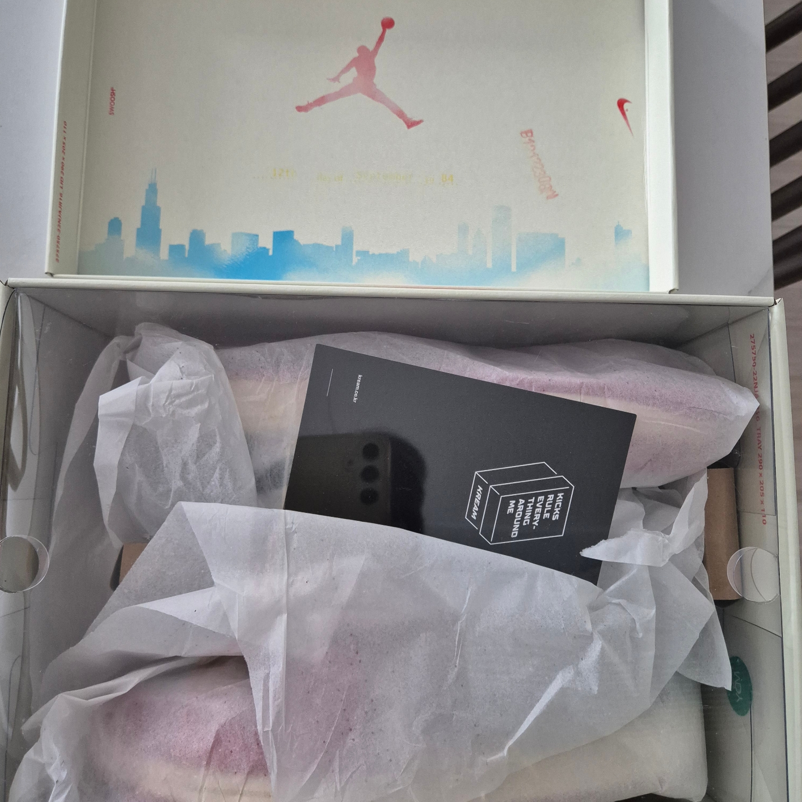 Jordan 1 x Trophy Room Retro Low OG SP Sail Varsity Red 착용 스타일 - 3