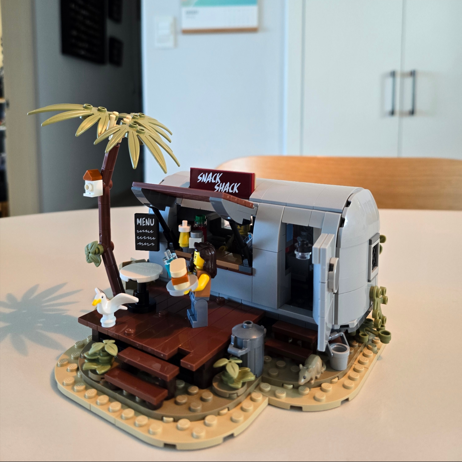 Lego Snack Shack 착용 스타일