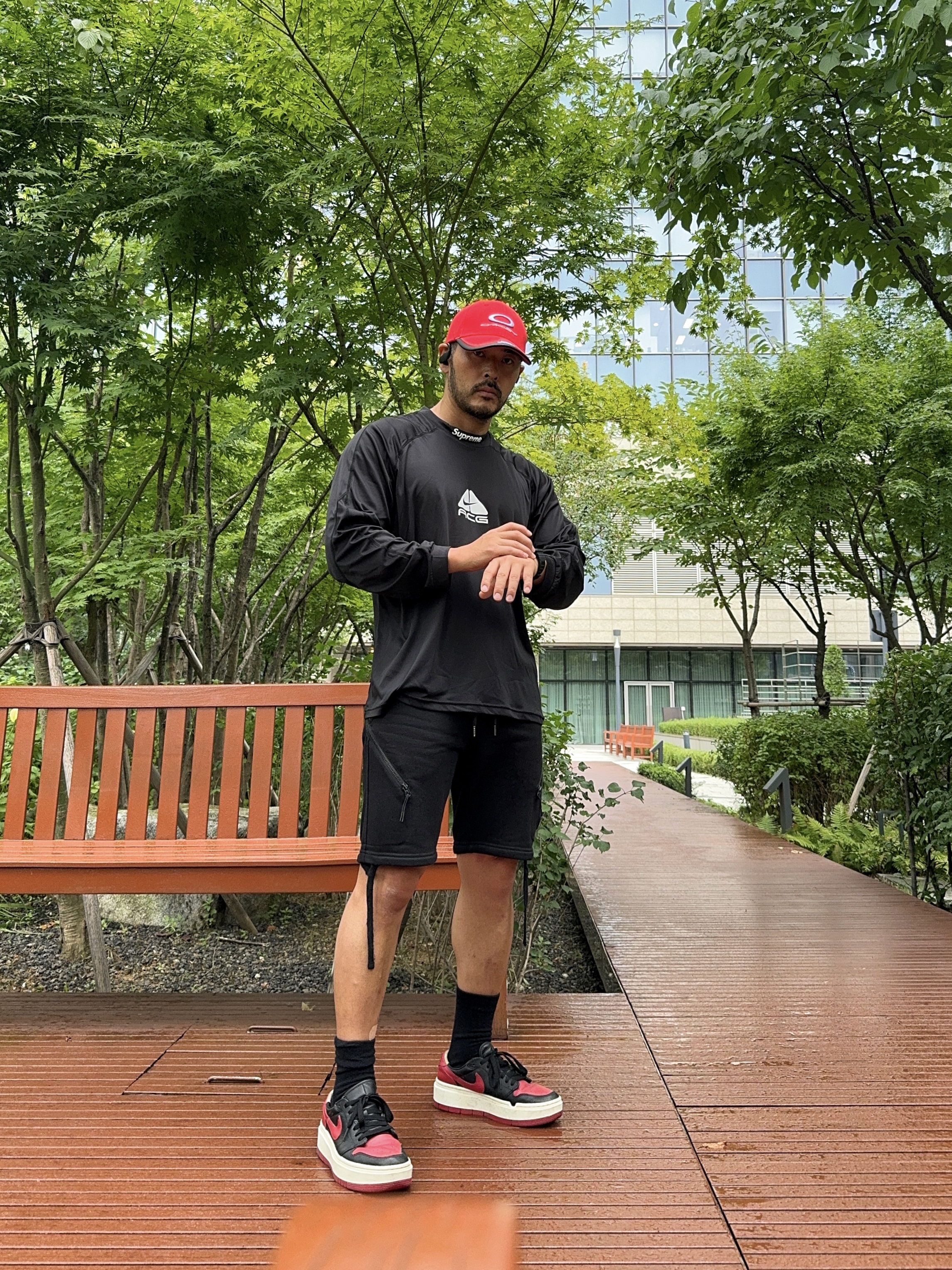 Supreme x Nike ACG Jersey Black - 22FW, (W) Jordan 1 Elevate Low SE Bred 착용 스타일 - 3