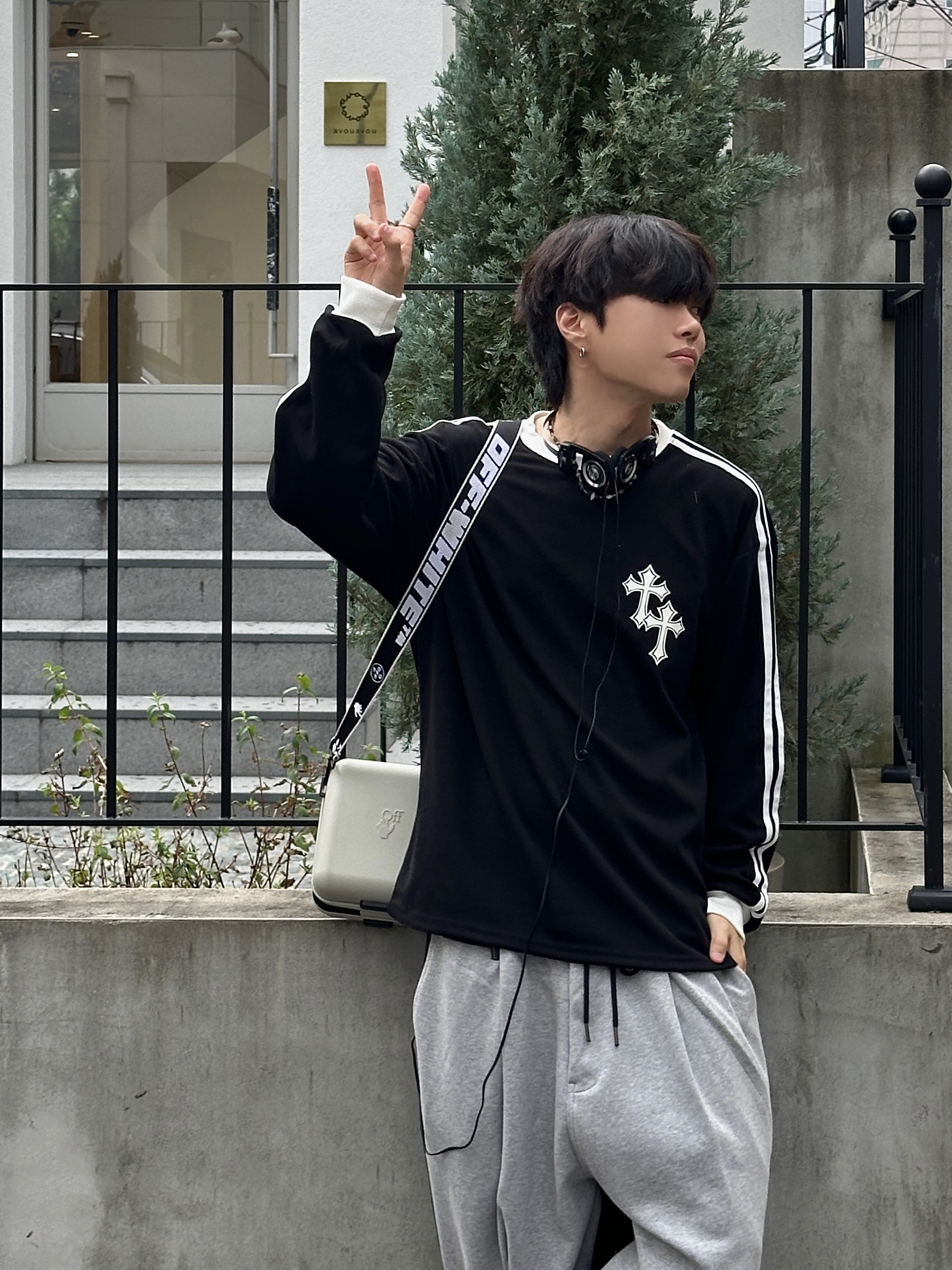 Maison Mihara Yasuhiro Blakey OG STC Sole Paper Like Leather Low-top Sneakers Black 착용 스타일 - 2