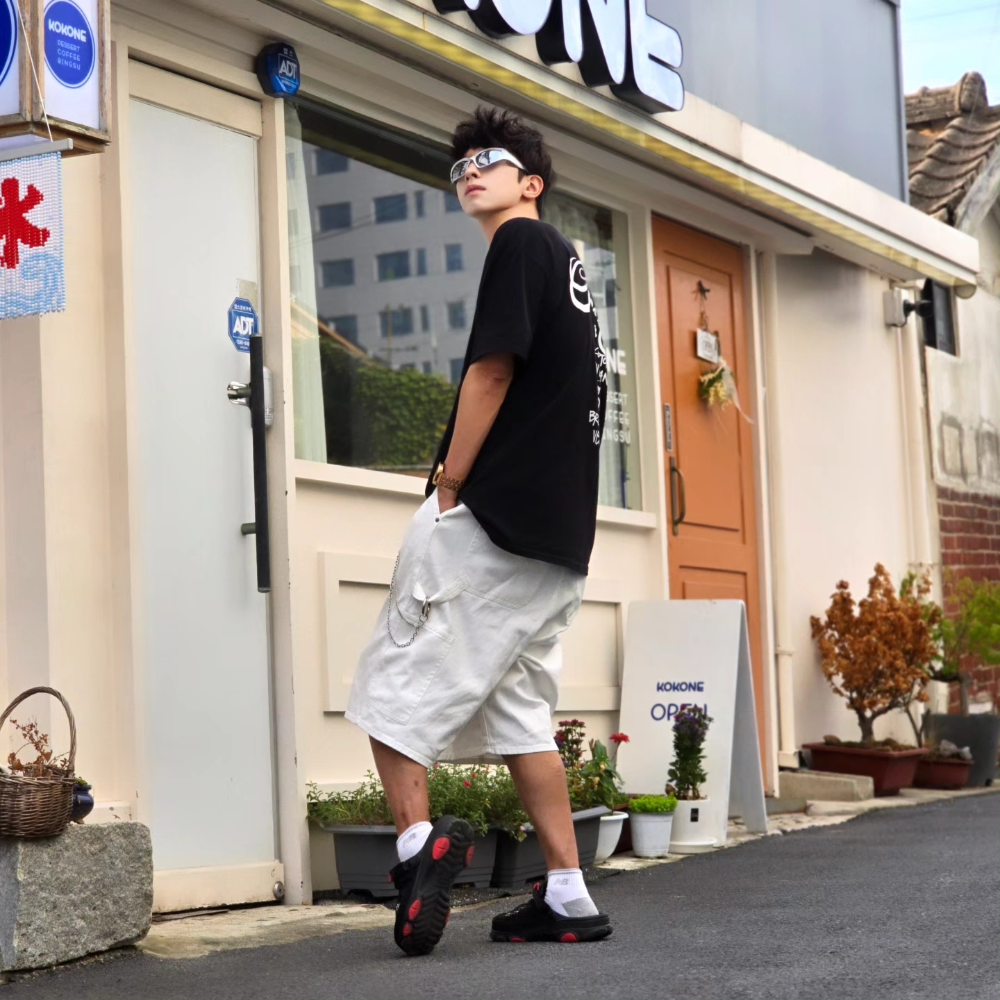 Stussy World Tour T-Shirt Black 2024,2025, Stussy World Tour T-Shirt Black 2023 착용 스타일 - 7