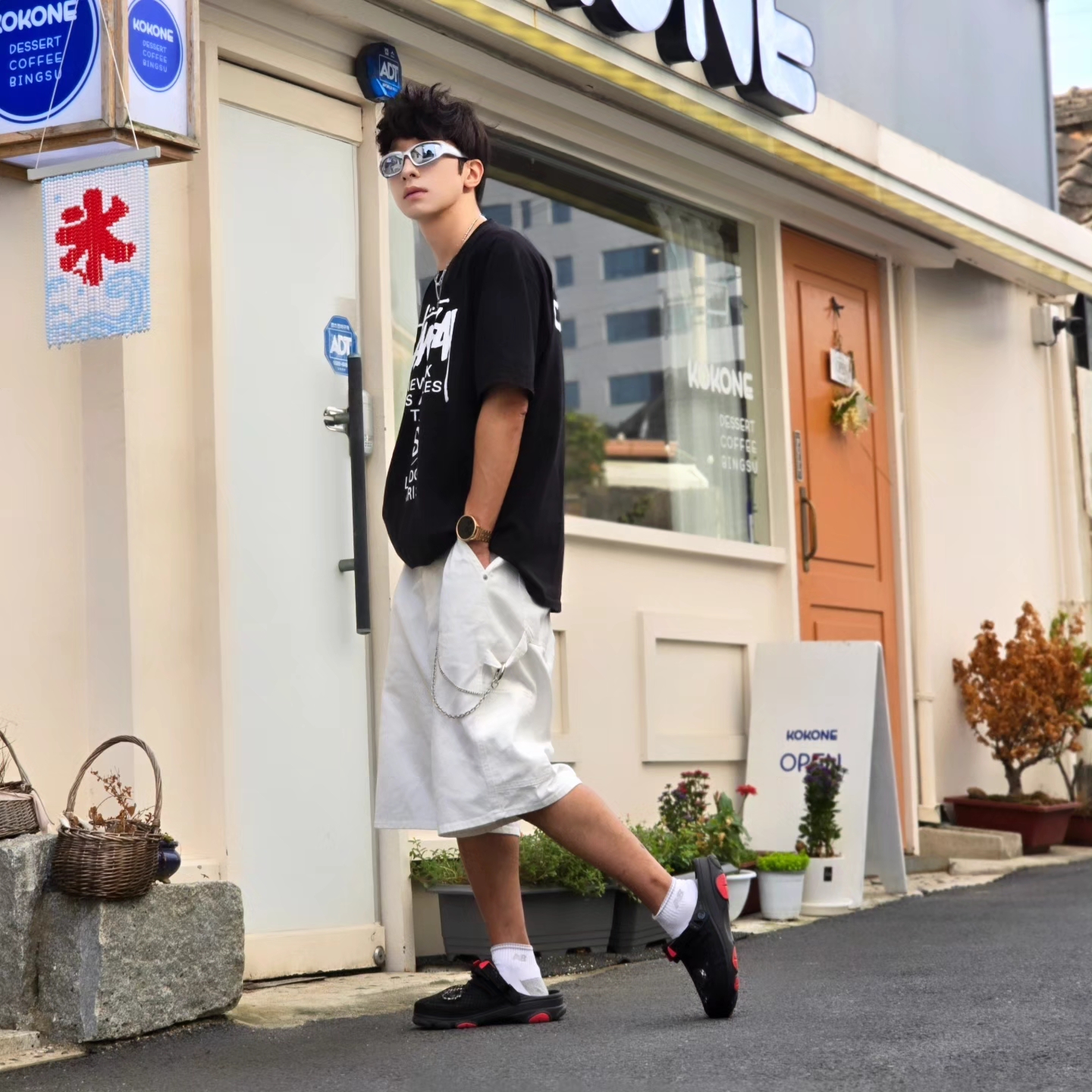 Stussy World Tour T-Shirt Black 2024,2025, Stussy World Tour T-Shirt Black 2023 착용 스타일 - 8