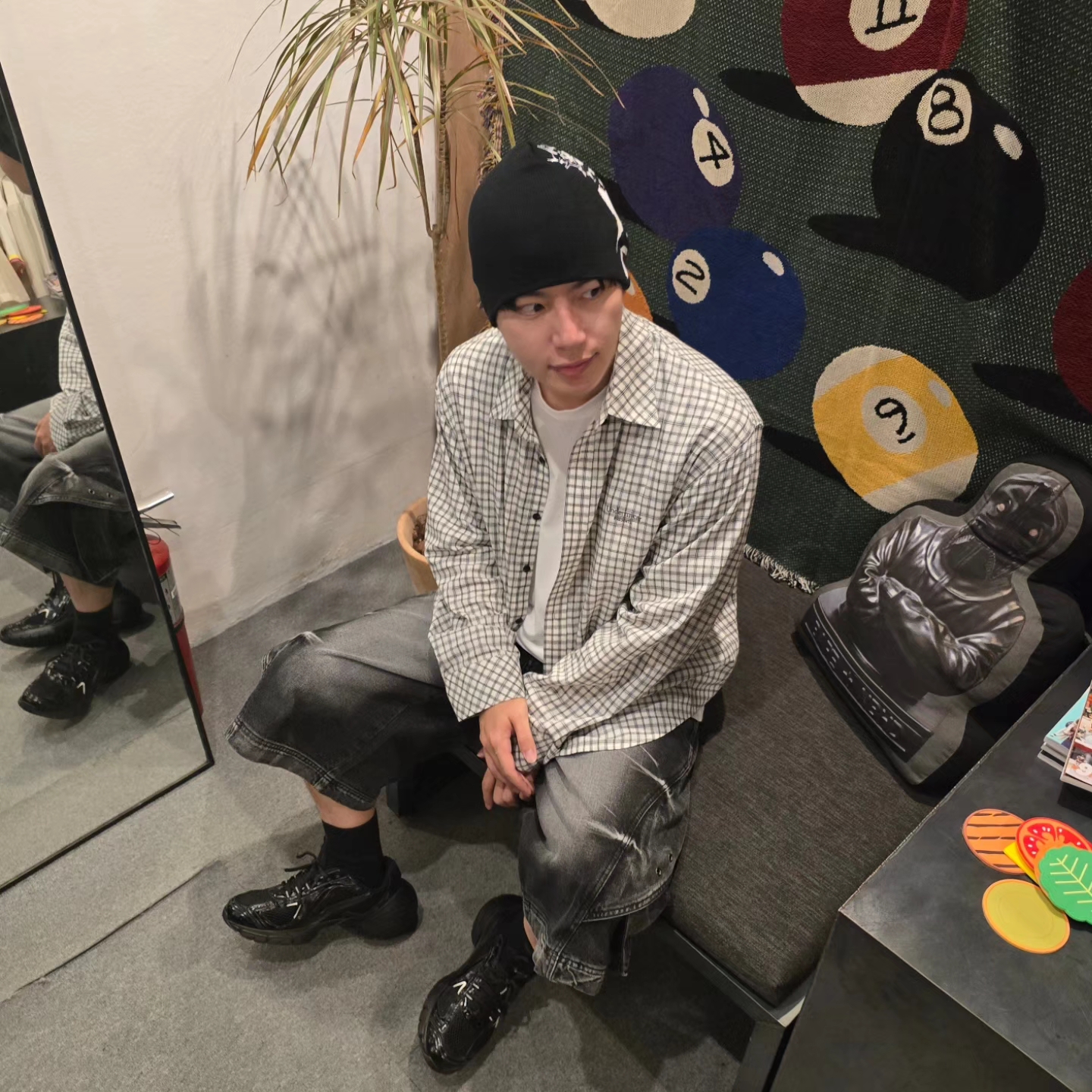 Undermycar Mu.35 Anti Fxxking Logo Play Basic Long Sleeve Check Shirts White Black, Givenchy TK-MX Runner Sneakers in Mesh Black 착용 스타일