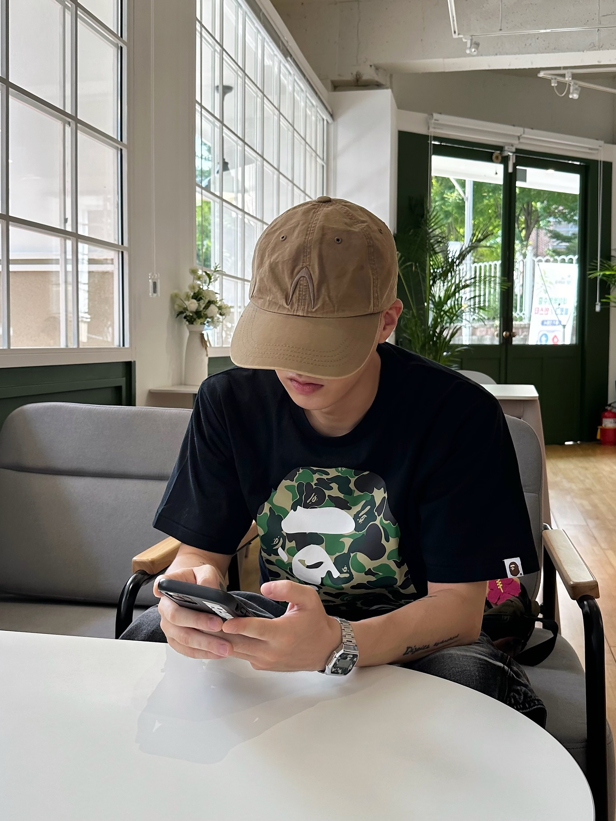 BAPE ABC Camo Big Ape Head T-Shirt Black Green, Nike Air Force 1 '07 WB Flax 착용 스타일 - 1
