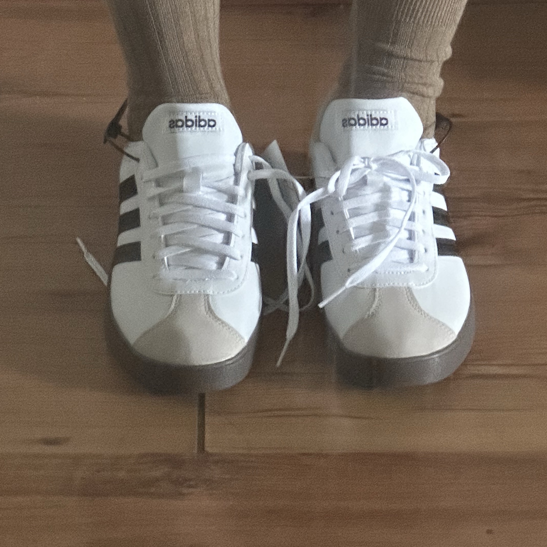 Adidas VL Court Base Cloud White Core Black 착용 스타일