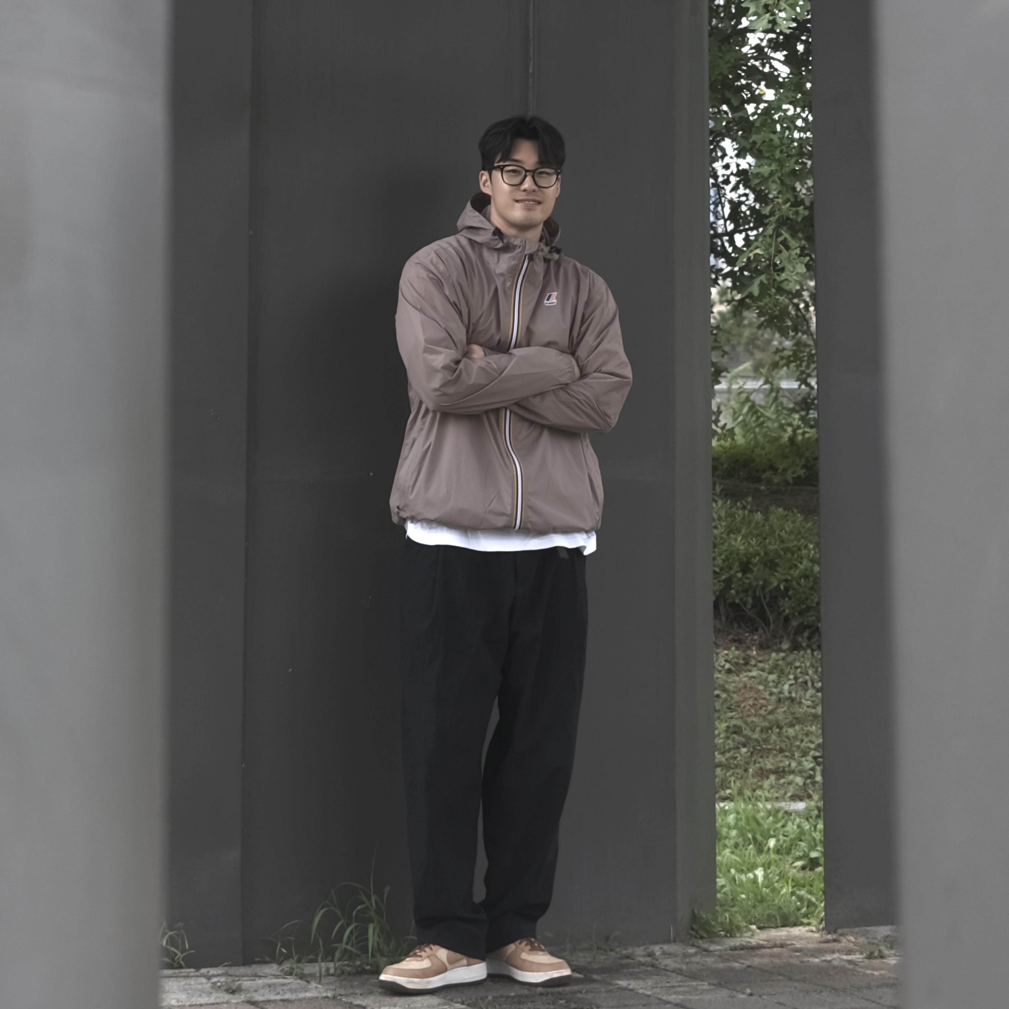 K-WAY Le Vrai Claude Jacket Dark Beige 착용 스타일 - 2