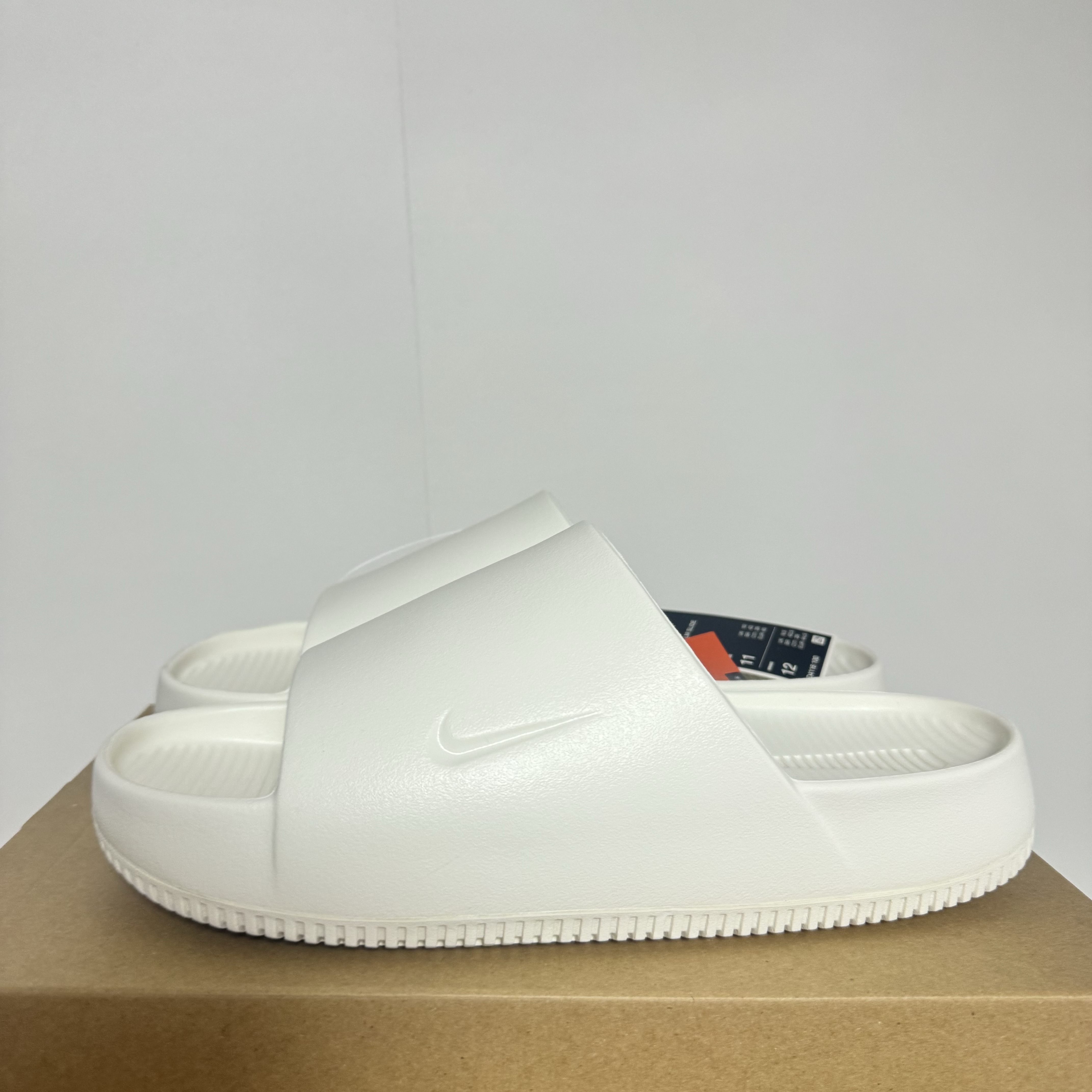 Nike Calm Slide Sail 착용 스타일