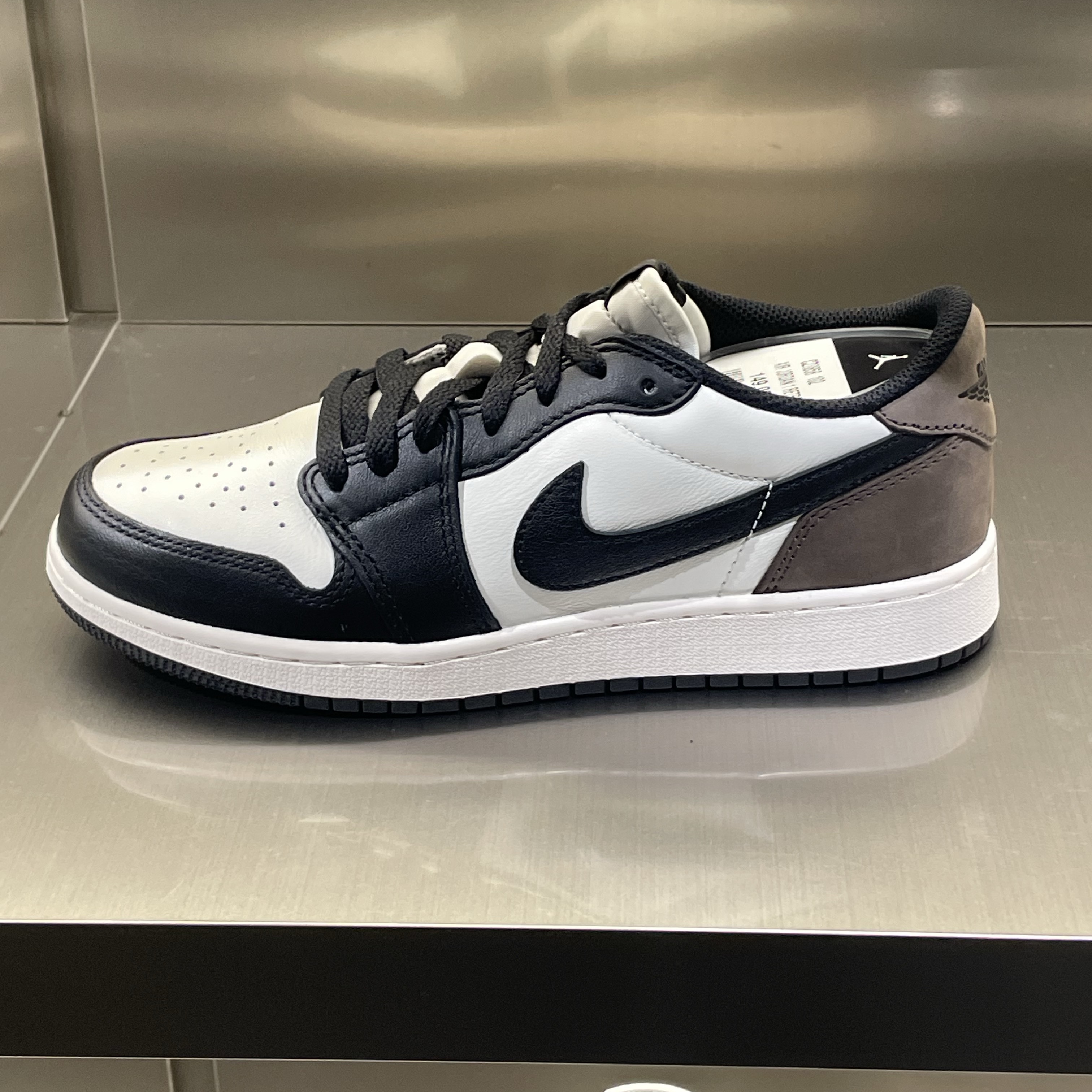 Jordan 1 Retro Low OG Mocha 착용 스타일