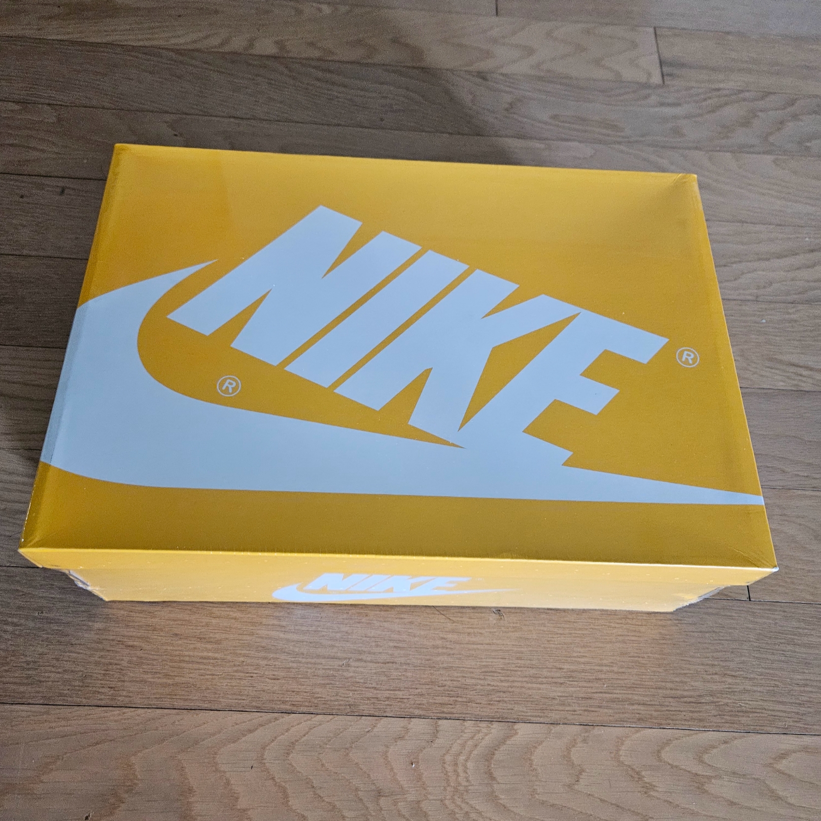 Jordan Air Ship SP White University Gold 착용 스타일 - 1