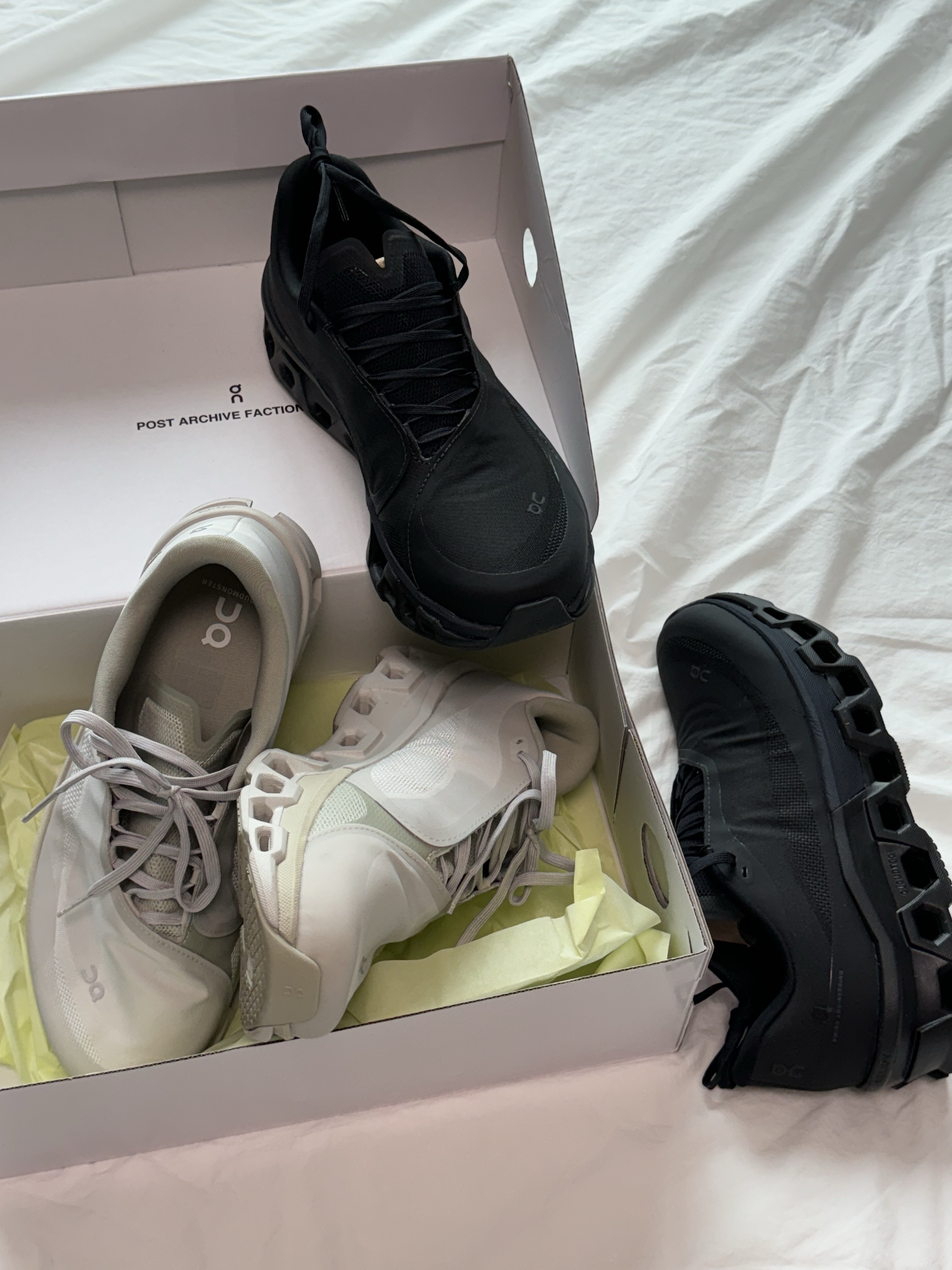 (W) On Running x Post Archive Faction (Paf) Cloudmonster 2 Black Magnet, On Running x Post Archive Faction (Paf) Cloudmonster 2 Moondust Chalk 착용 스타일 - 1