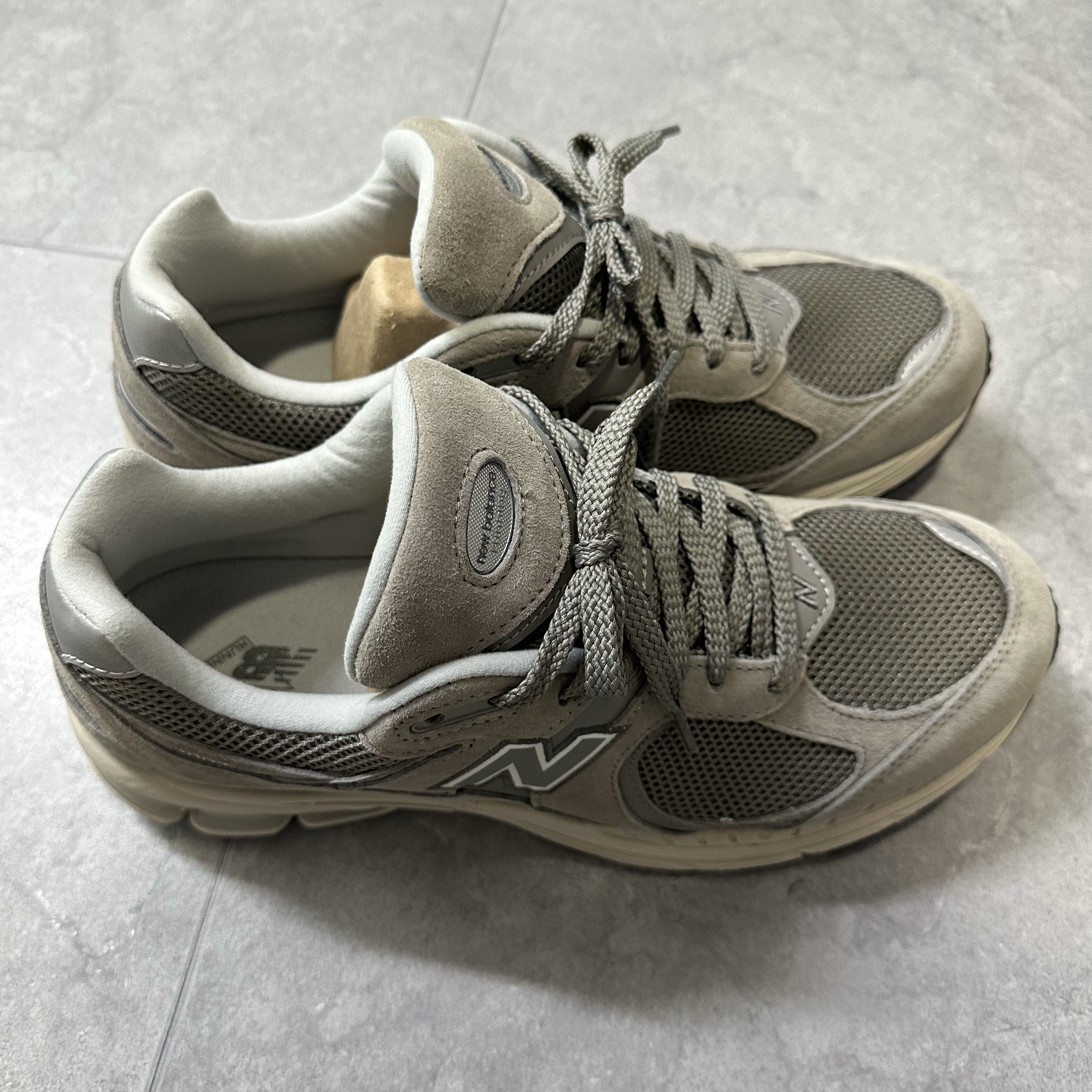 New Balance 2002R Grey 착용 스타일 - 4