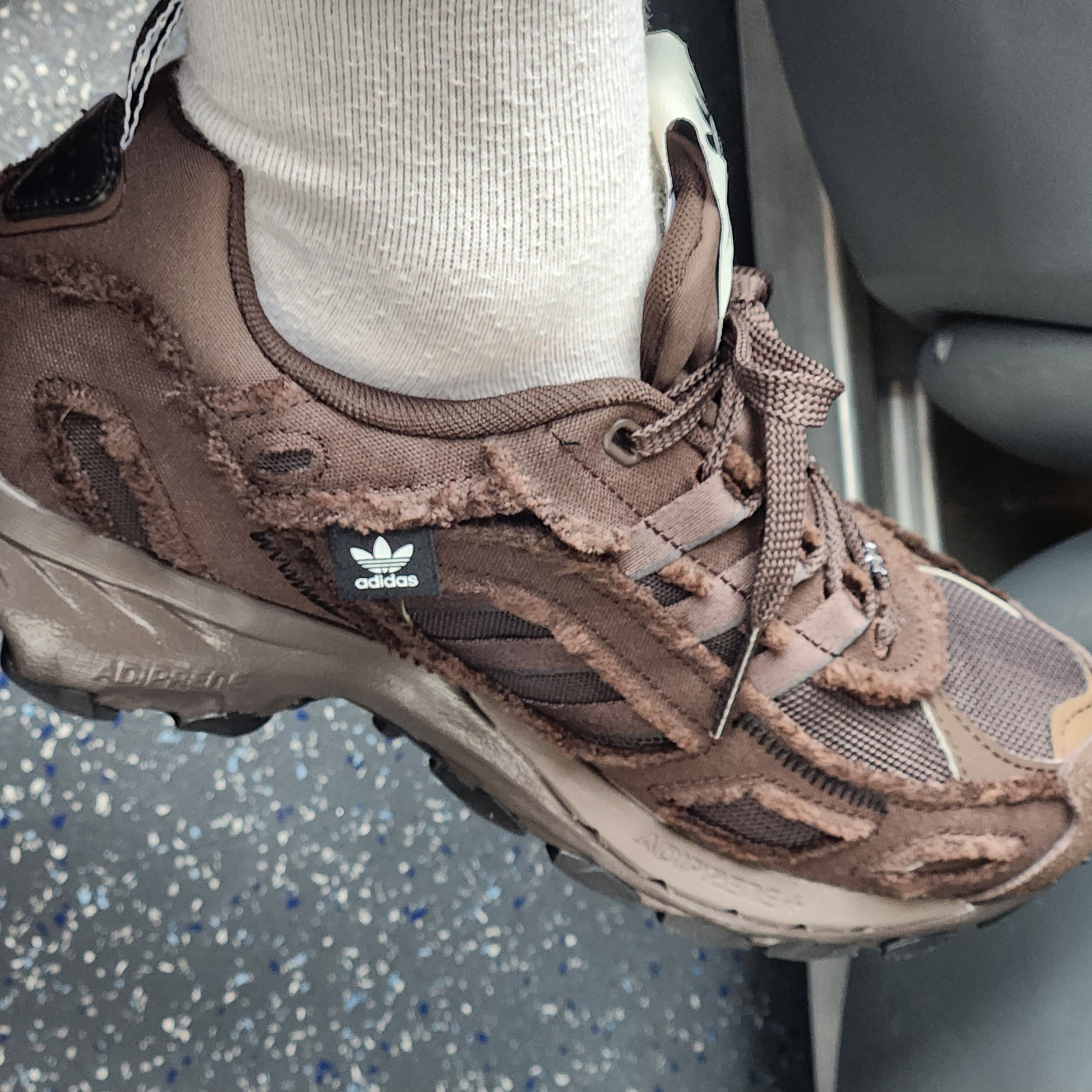 Adidas x Song for the Mute Shadowturf Dark Brown 착용 스타일 - 1