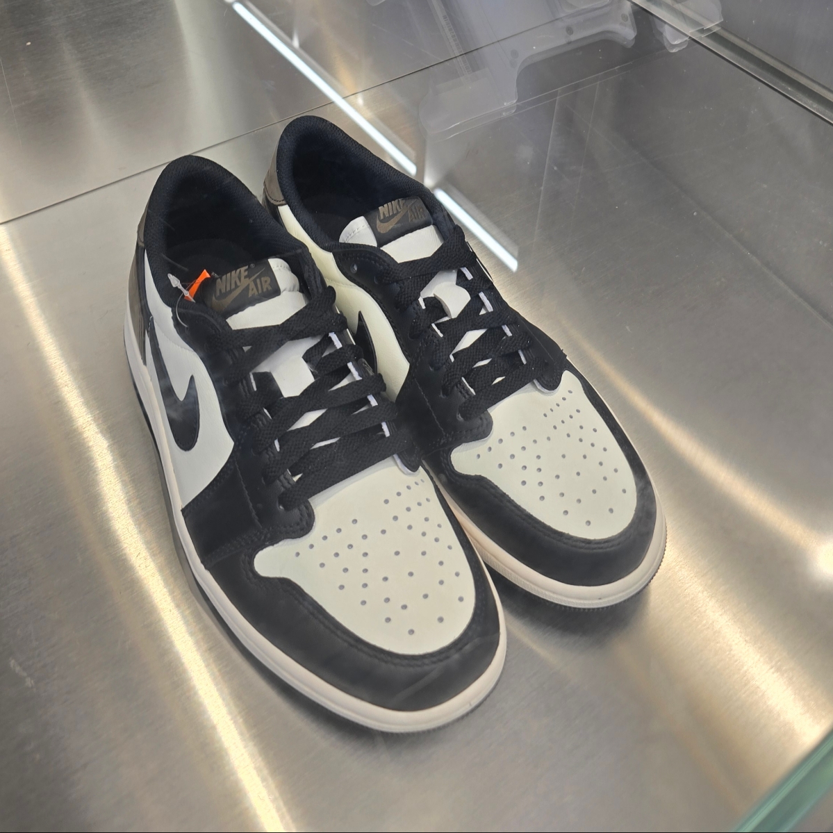 Jordan 1 Retro Low OG Mocha 착용 스타일