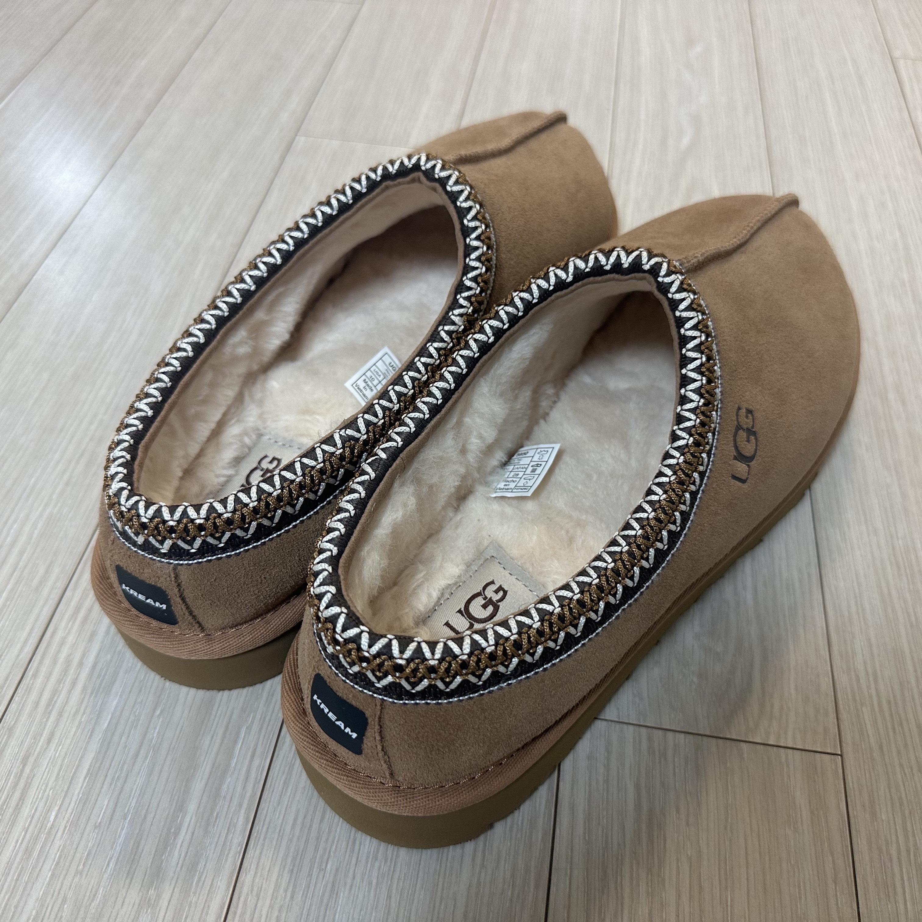 UGG Tasman Slipper Chestnut 착용 스타일 - 2